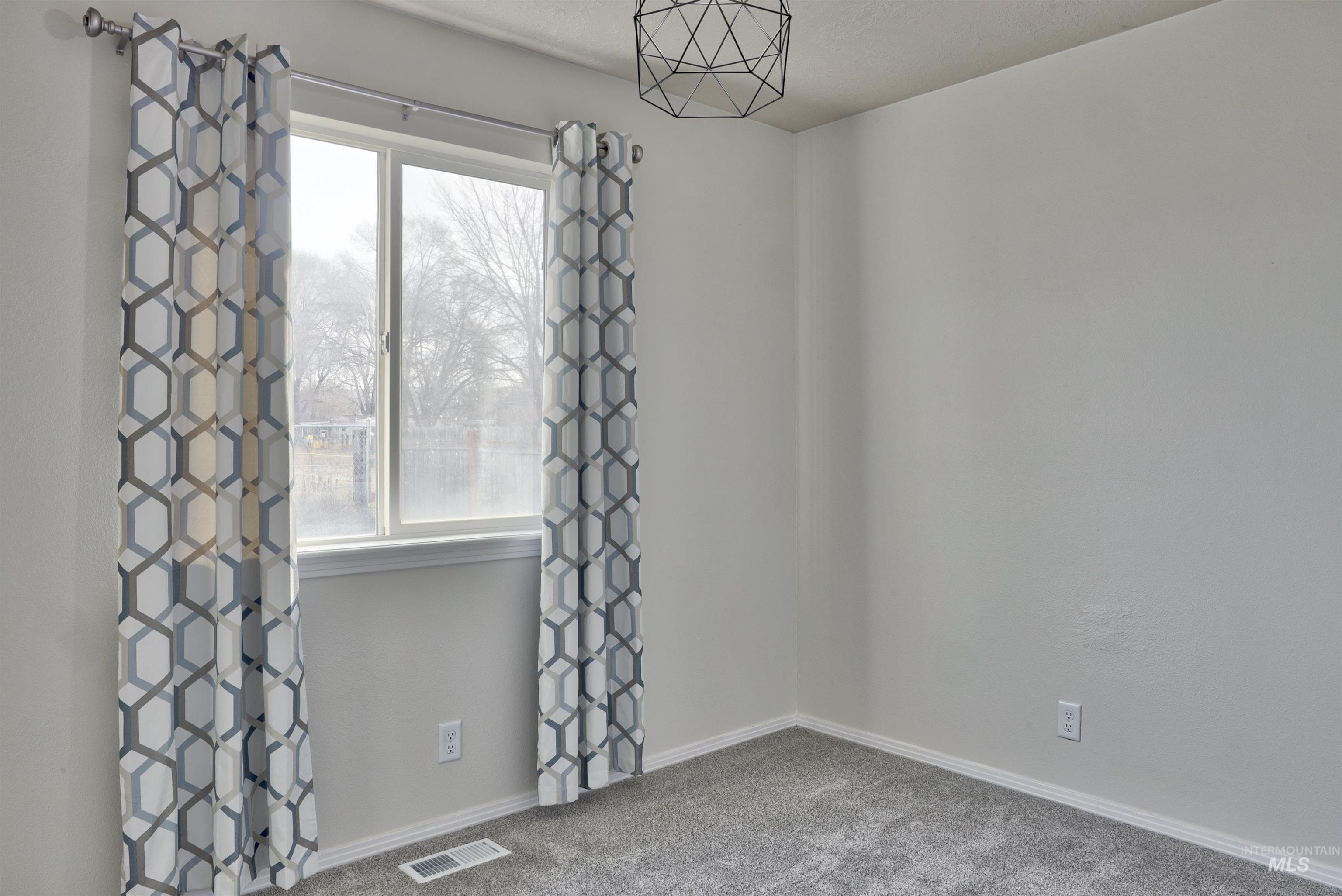 1028 S Pawnee Ave, Emmett, Idaho 83617, 3 Bedrooms, 2 Bathrooms, Residential For Sale, Price $340,000,MLS 98972859