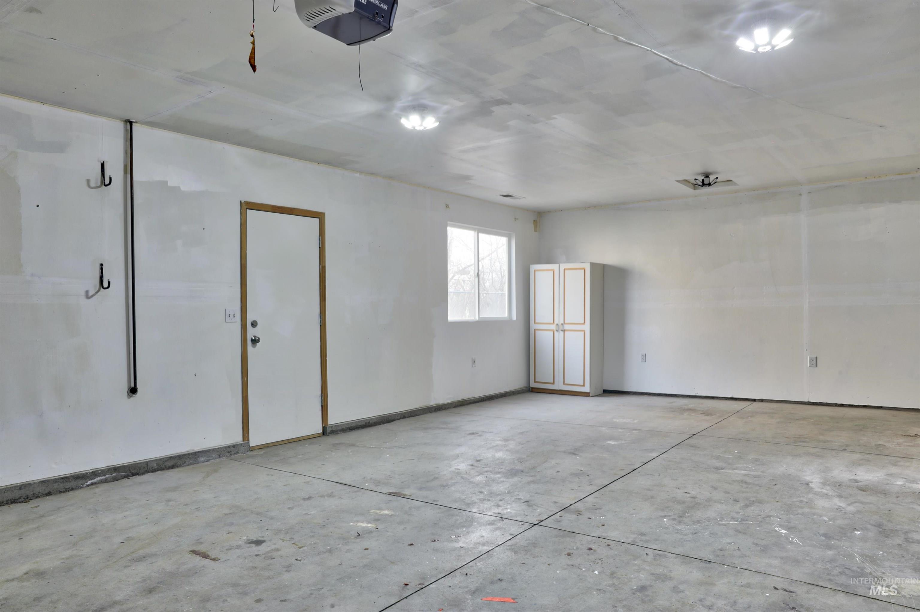 1028 S Pawnee Ave, Emmett, Idaho 83617, 3 Bedrooms, 2 Bathrooms, Residential For Sale, Price $340,000,MLS 98972859