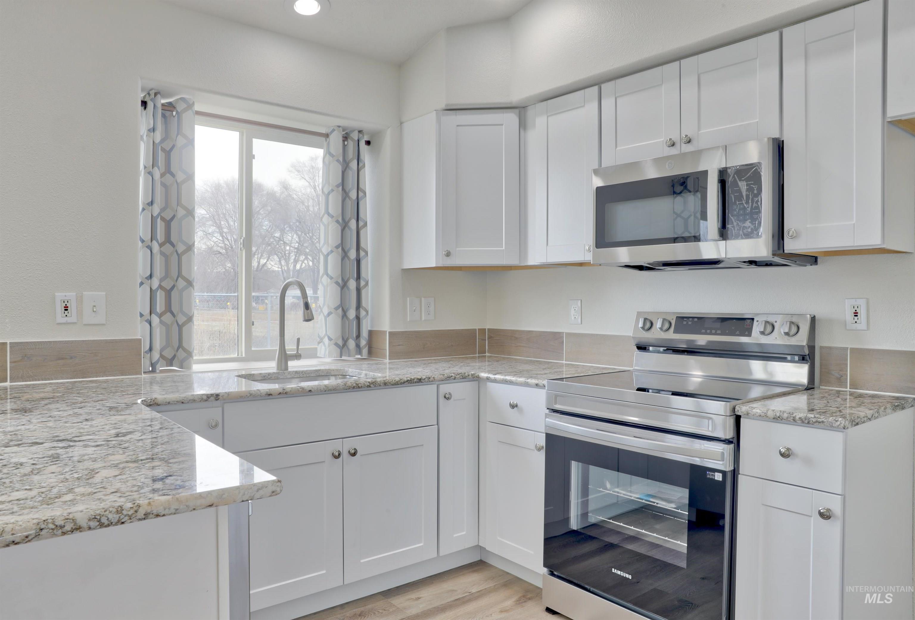 1028 S Pawnee Ave, Emmett, Idaho 83617, 3 Bedrooms, 2 Bathrooms, Residential For Sale, Price $340,000,MLS 98972859