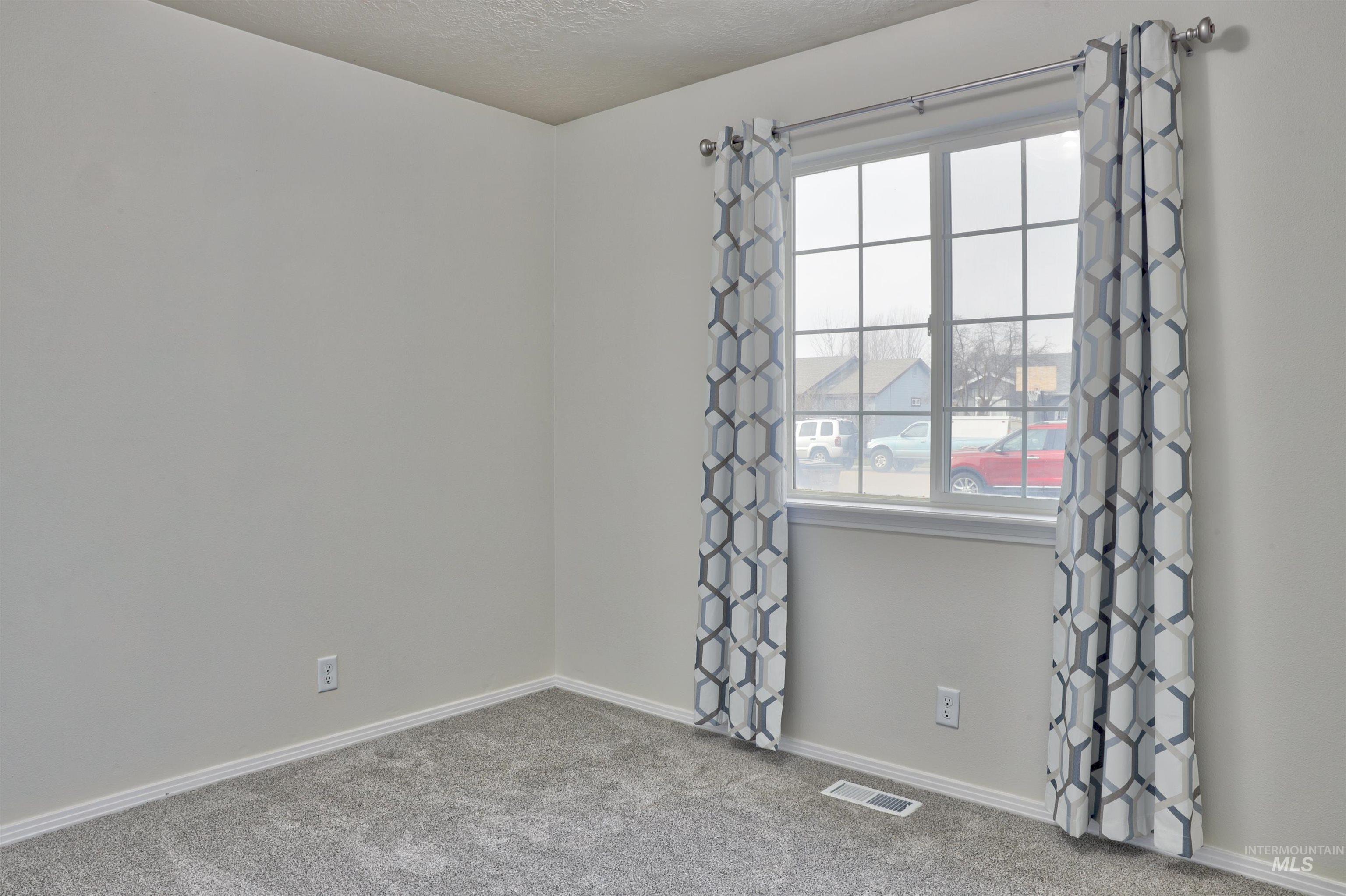 1028 S Pawnee Ave, Emmett, Idaho 83617, 3 Bedrooms, 2 Bathrooms, Residential For Sale, Price $340,000,MLS 98972859