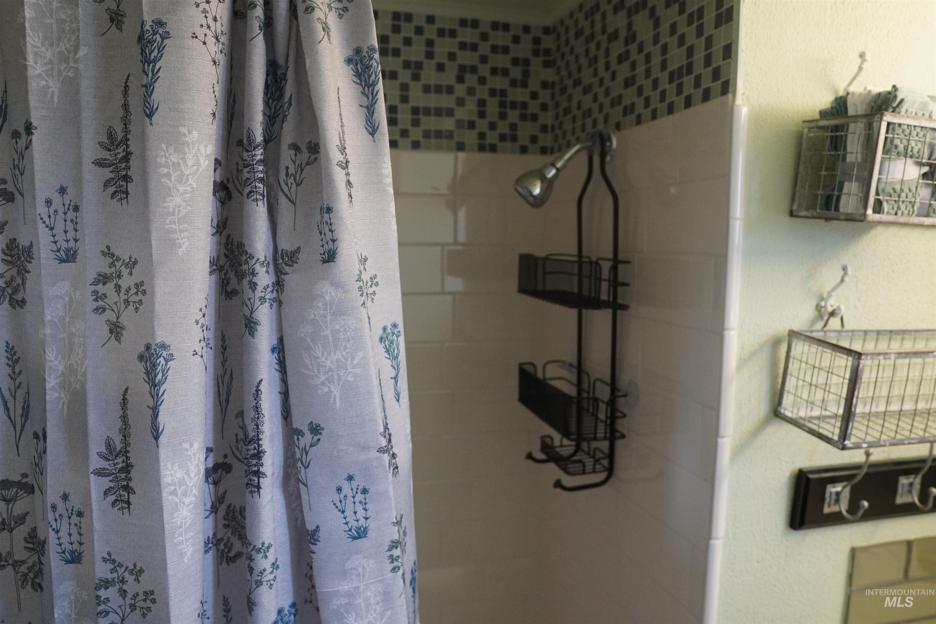 203 Surrey Ln, Ontario, Oregon 97914, 2 Bedrooms, 1 Bathroom, Residential For Sale, Price $49,999,MLS 98972861