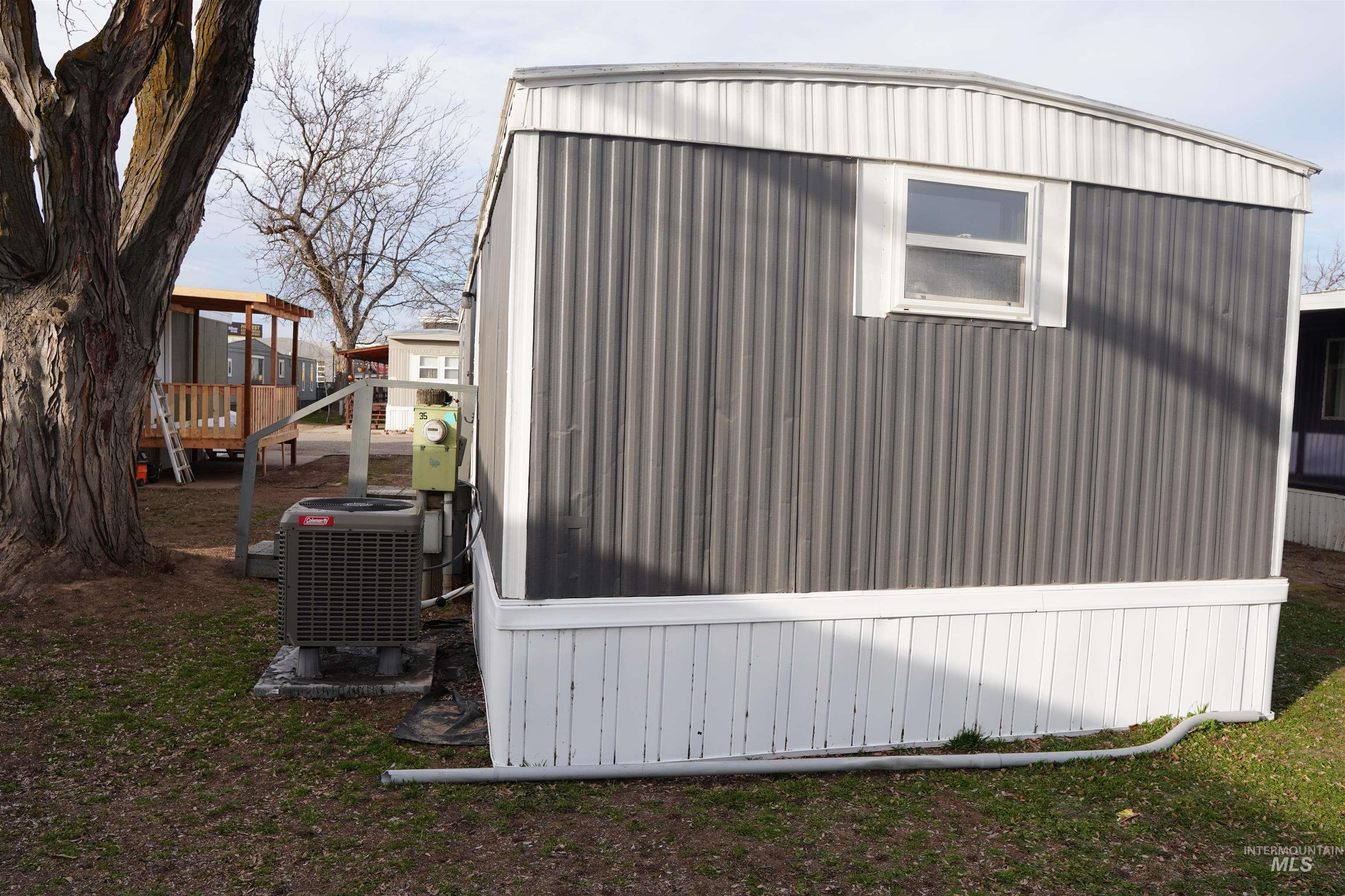 203 Surrey Ln, Ontario, Oregon 97914, 2 Bedrooms, 1 Bathroom, Residential For Sale, Price $49,999,MLS 98972861