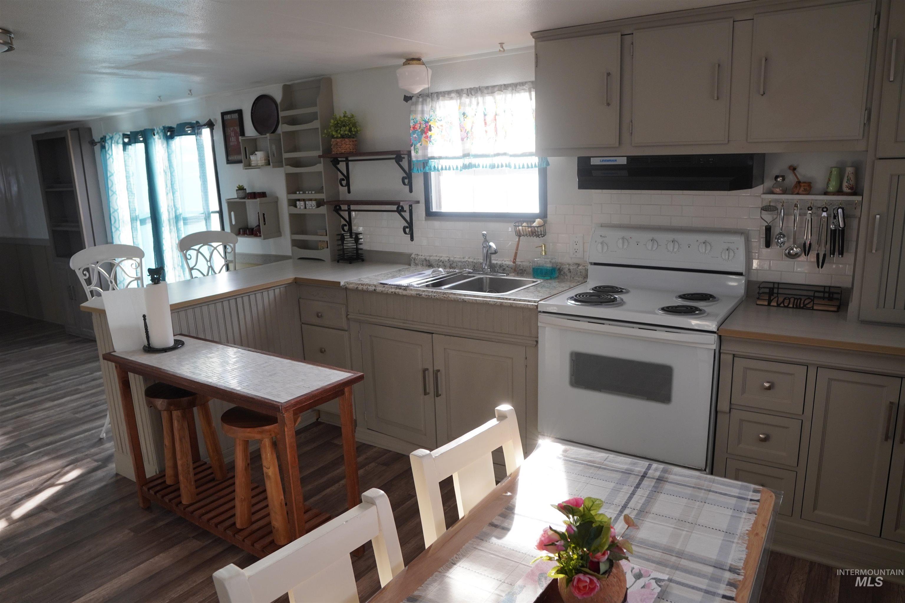 203 Surrey Ln, Ontario, Oregon 97914, 2 Bedrooms, 1 Bathroom, Residential For Sale, Price $49,999,MLS 98972861