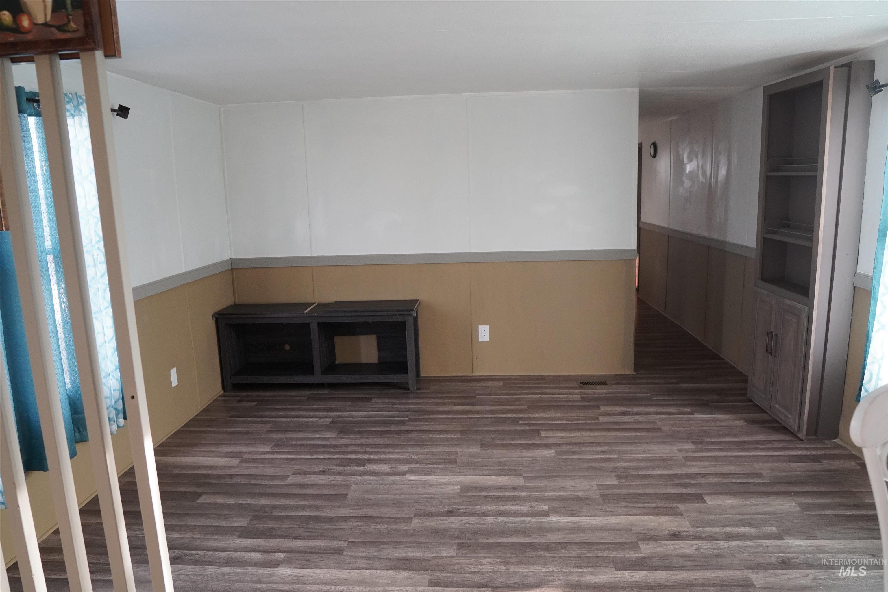 203 Surrey Ln, Ontario, Oregon 97914, 2 Bedrooms, 1 Bathroom, Residential For Sale, Price $49,999,MLS 98972861