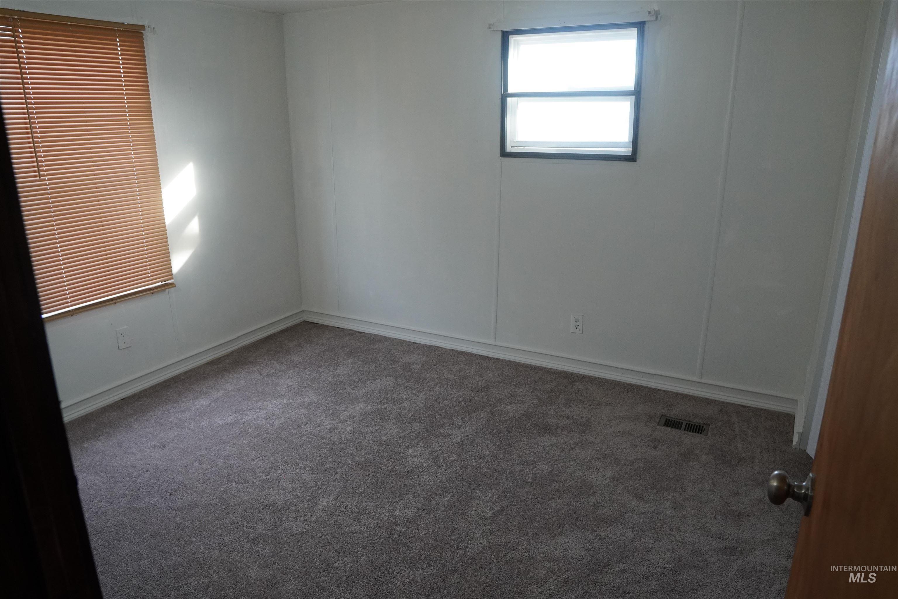 203 Surrey Ln, Ontario, Oregon 97914, 2 Bedrooms, 1 Bathroom, Residential For Sale, Price $49,999,MLS 98972861