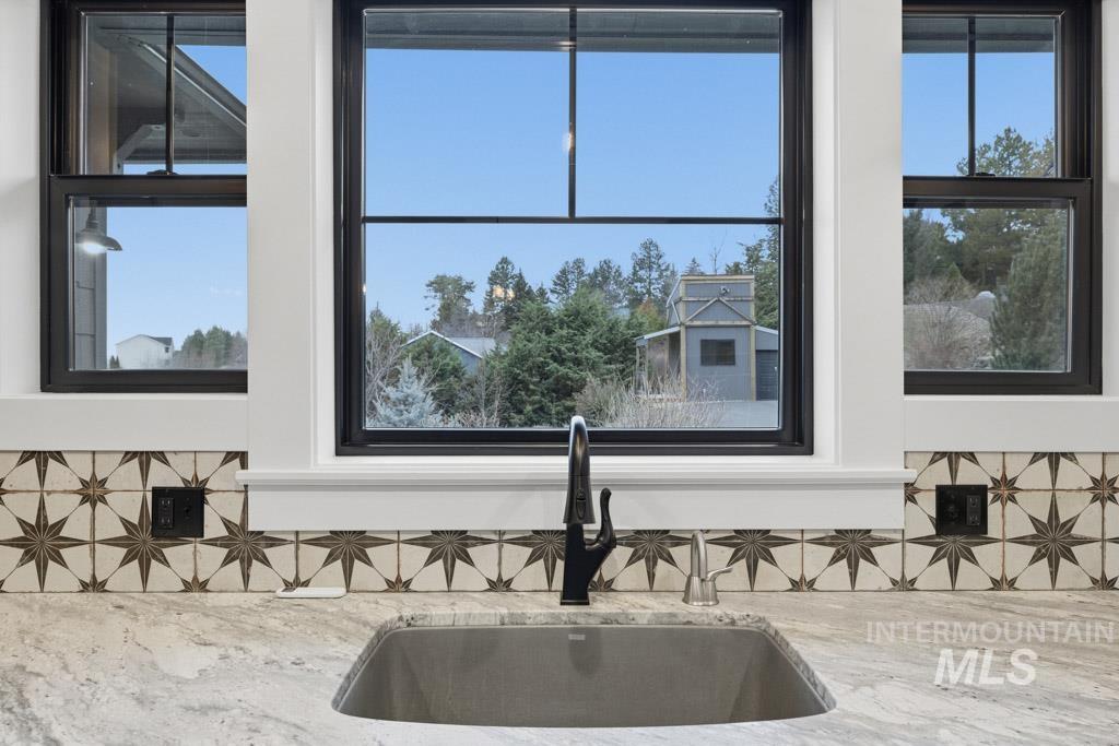 763 Indian Hills Dr, Moscow, Idaho 83843, 4 Bedrooms, 3 Bathrooms, Residential For Sale, Price $724,900,MLS 98972862