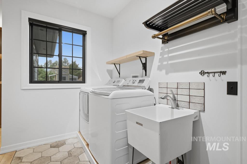 763 Indian Hills Dr, Moscow, Idaho 83843, 4 Bedrooms, 3 Bathrooms, Residential For Sale, Price $724,900,MLS 98972862