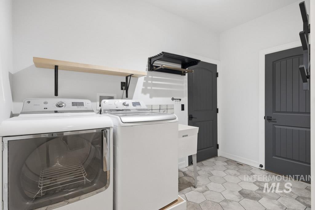 763 Indian Hills Dr, Moscow, Idaho 83843, 4 Bedrooms, 3 Bathrooms, Residential For Sale, Price $724,900,MLS 98972862