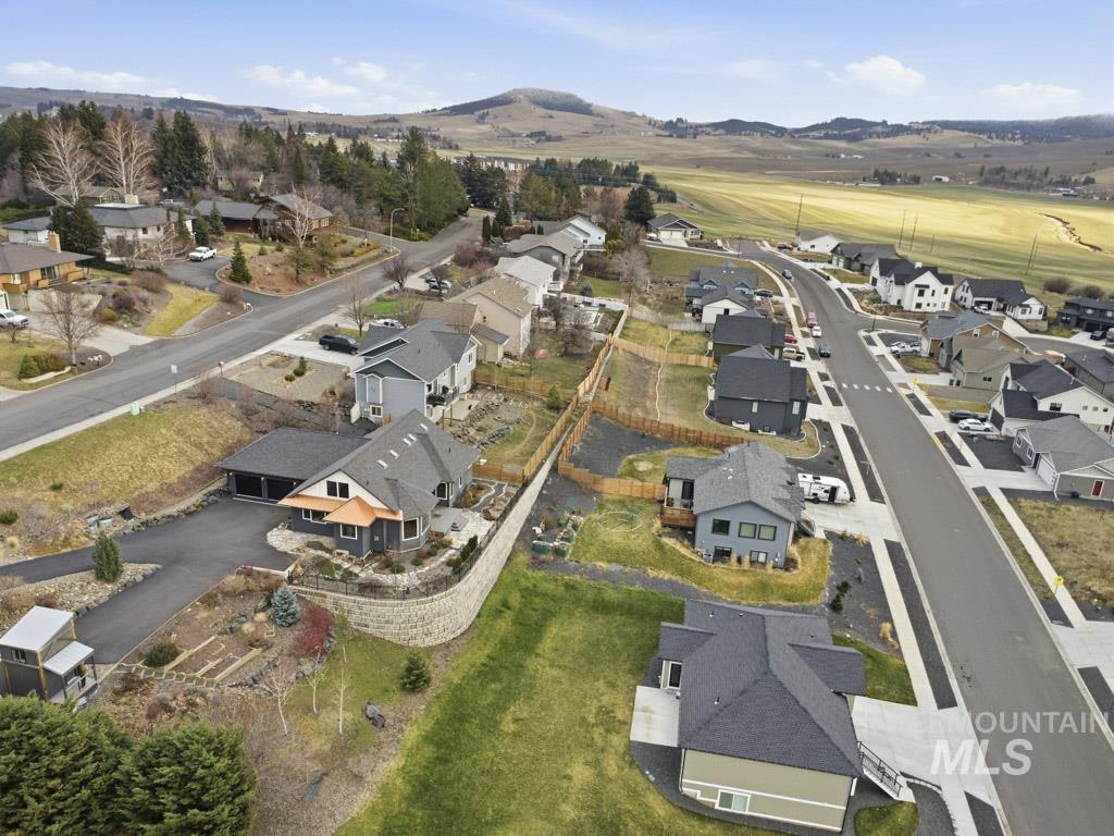 763 Indian Hills Dr, Moscow, Idaho 83843, 4 Bedrooms, 3 Bathrooms, Residential For Sale, Price $724,900,MLS 98972862