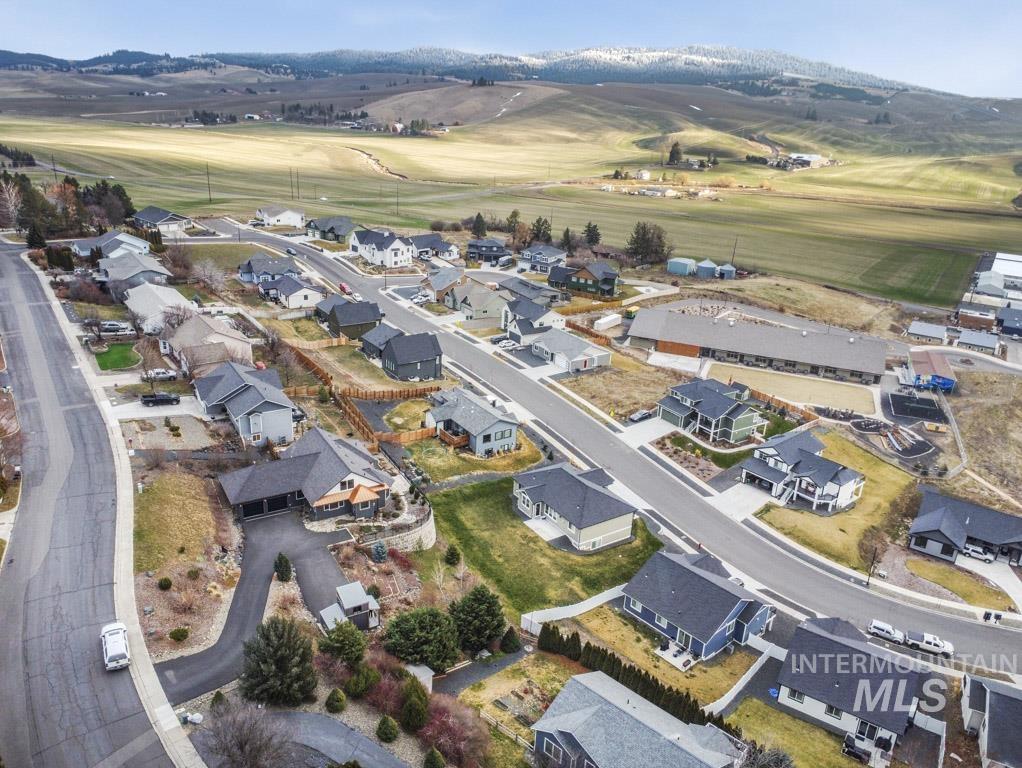 763 Indian Hills Dr, Moscow, Idaho 83843, 4 Bedrooms, 3 Bathrooms, Residential For Sale, Price $724,900,MLS 98972862