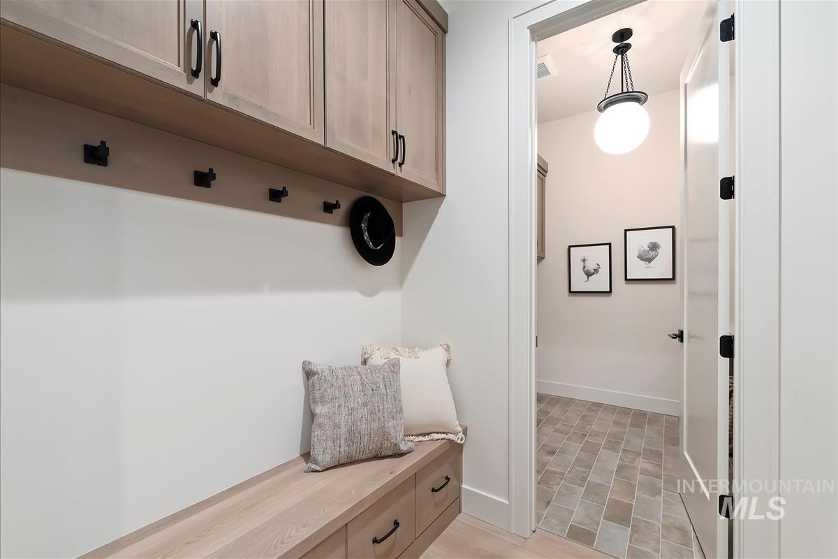 9989 W Bouvardia St, Star, Idaho 83669, 4 Bedrooms, 3.5 Bathrooms, Residential For Sale, Price $1,069,900,MLS 98972864