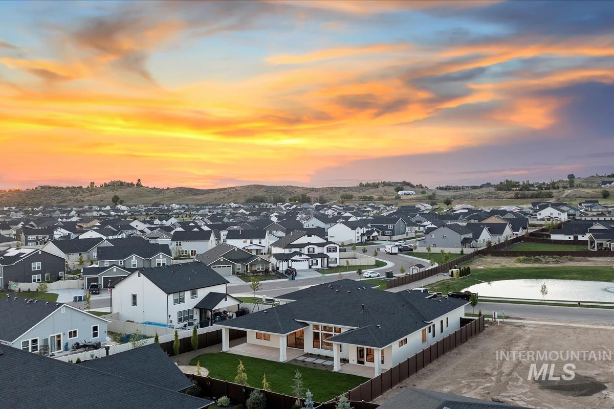 9989 W Bouvardia St, Star, Idaho 83669, 4 Bedrooms, 3.5 Bathrooms, Residential For Sale, Price $1,069,900,MLS 98972864