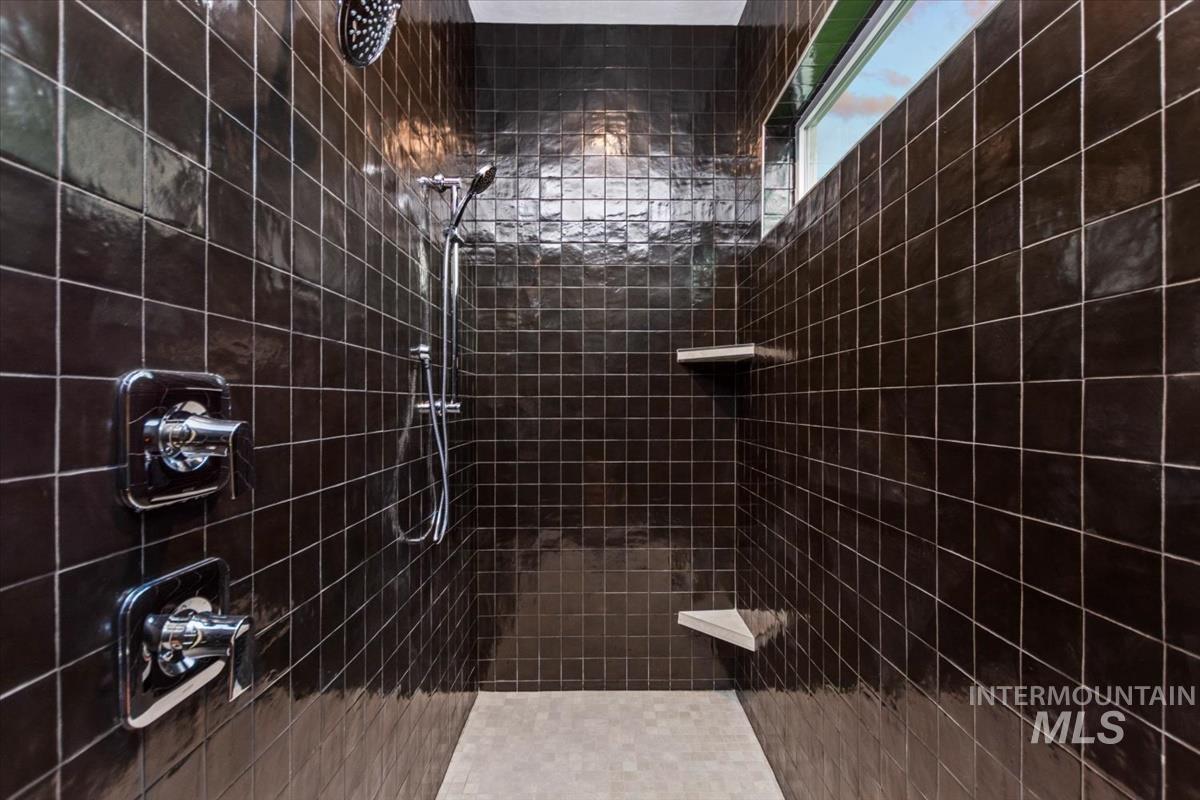 6358 W Tobi Ln, Boise, Idaho 83714, 3 Bedrooms, 3.5 Bathrooms, Residential For Sale, Price $699,900,MLS 98972865