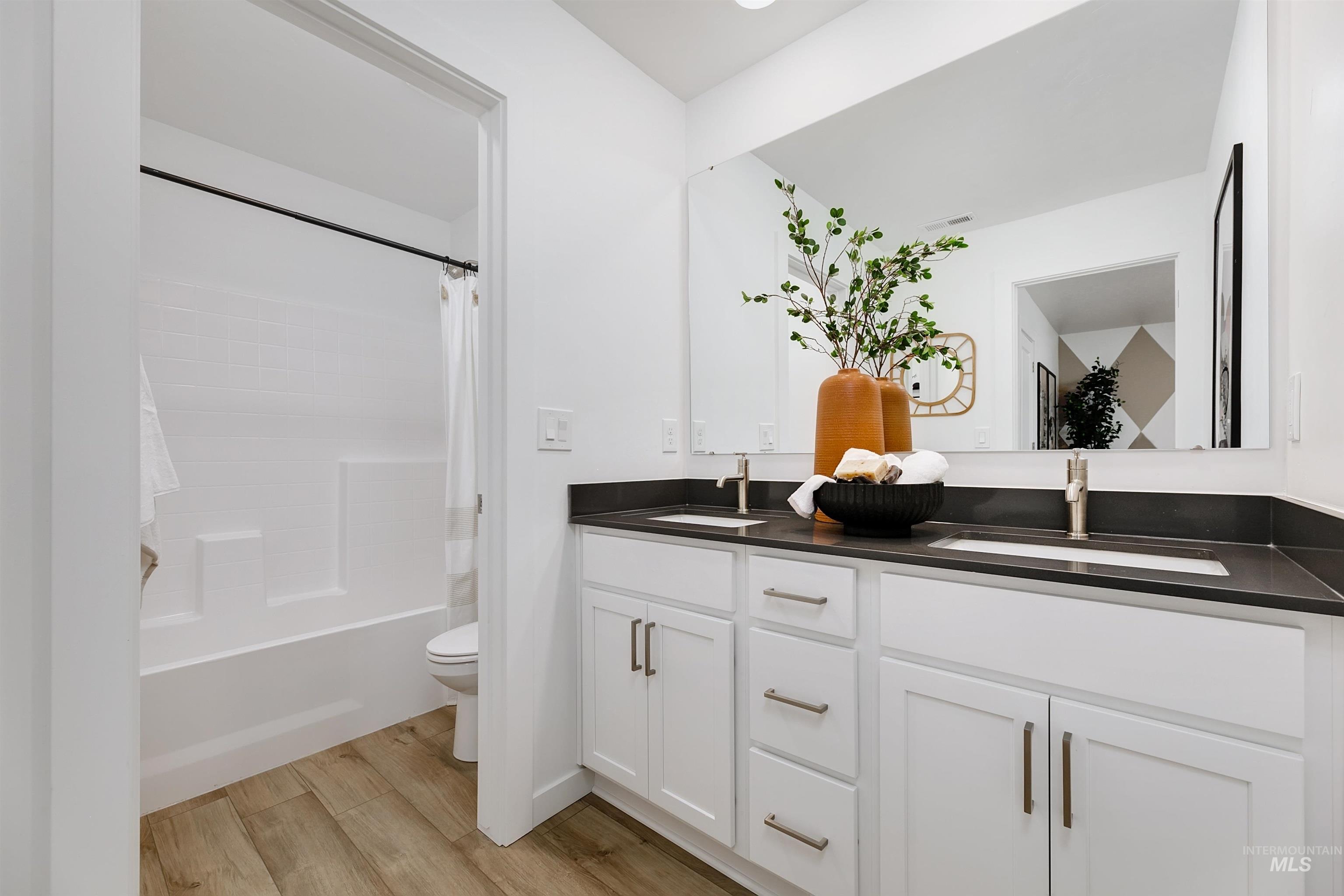 4113 W Perspective St, Eagle, Idaho 83616, 3 Bedrooms, 2.5 Bathrooms, Residential For Sale, Price $414,900,MLS 98972868