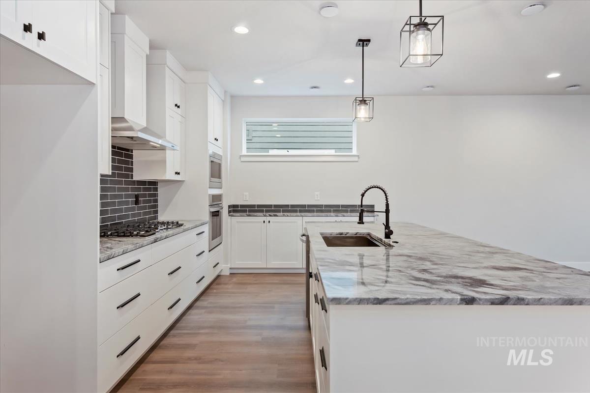 8174 N Breezy Ave, Boise, Idaho 83714, 3 Bedrooms, 2.5 Bathrooms, Residential For Sale, Price $569,900,MLS 98972879