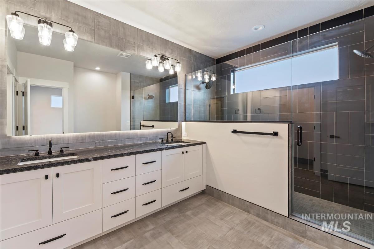 8174 N Breezy Ave, Boise, Idaho 83714, 3 Bedrooms, 2.5 Bathrooms, Residential For Sale, Price $569,900,MLS 98972879