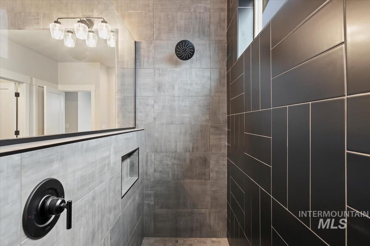 8174 N Breezy Ave, Boise, Idaho 83714, 3 Bedrooms, 2.5 Bathrooms, Residential For Sale, Price $569,900,MLS 98972879