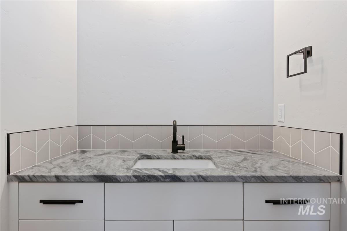 8174 N Breezy Ave, Boise, Idaho 83714, 3 Bedrooms, 2.5 Bathrooms, Residential For Sale, Price $569,900,MLS 98972879