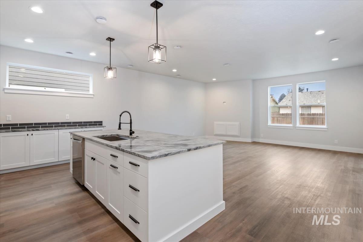 8174 N Breezy Ave, Boise, Idaho 83714, 3 Bedrooms, 2.5 Bathrooms, Residential For Sale, Price $569,900,MLS 98972879