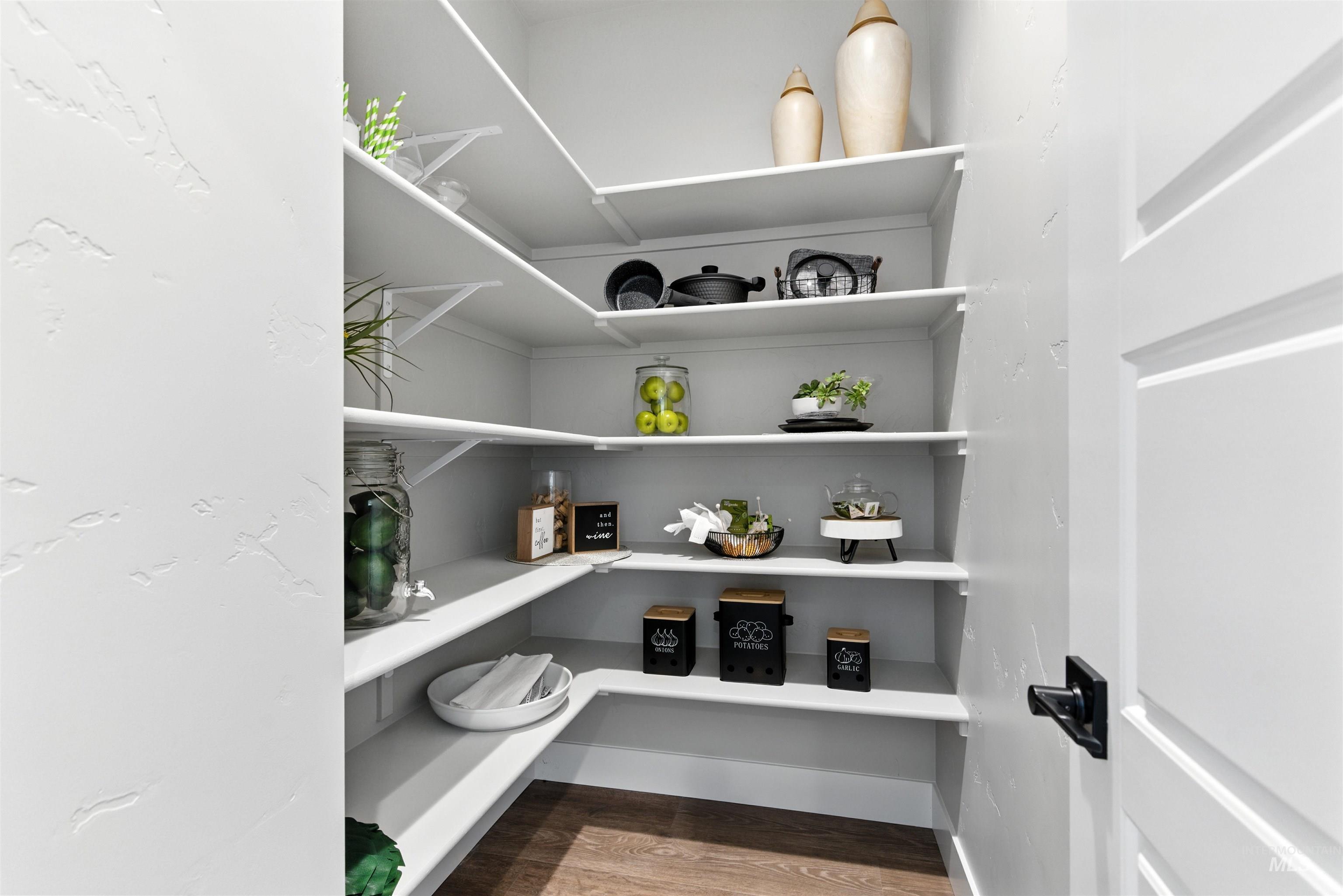 5977 N Backfire Way, Meridian, Idaho 83646, 3 Bedrooms, 2.5 Bathrooms, Residential For Sale, Price $499,990, 98972883