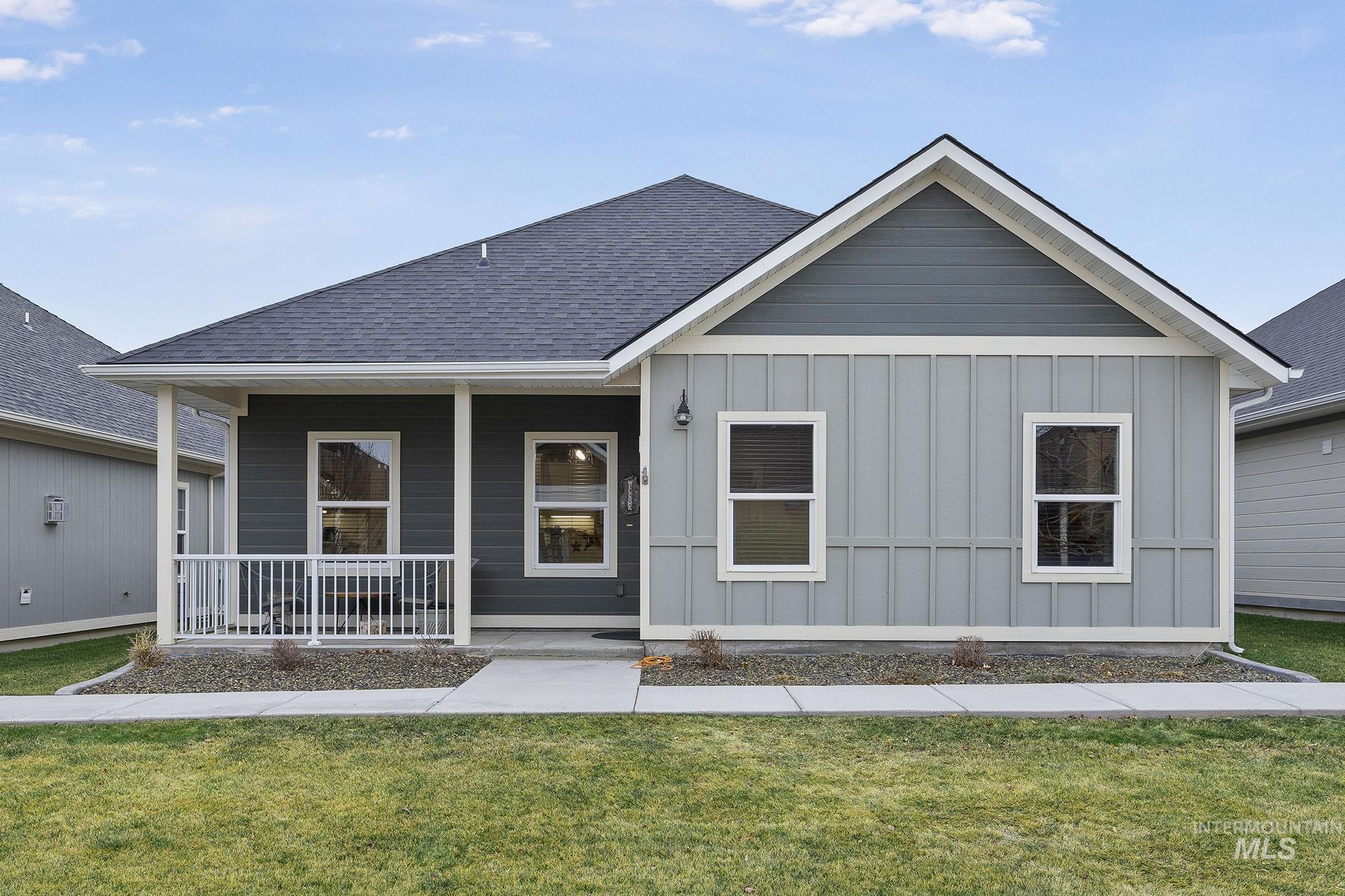 1062 Cottage Rd, Twin Falls, Idaho 83301, 2 Bedrooms, 2 Bathrooms, Residential For Sale, Price $369,900,MLS 98972887