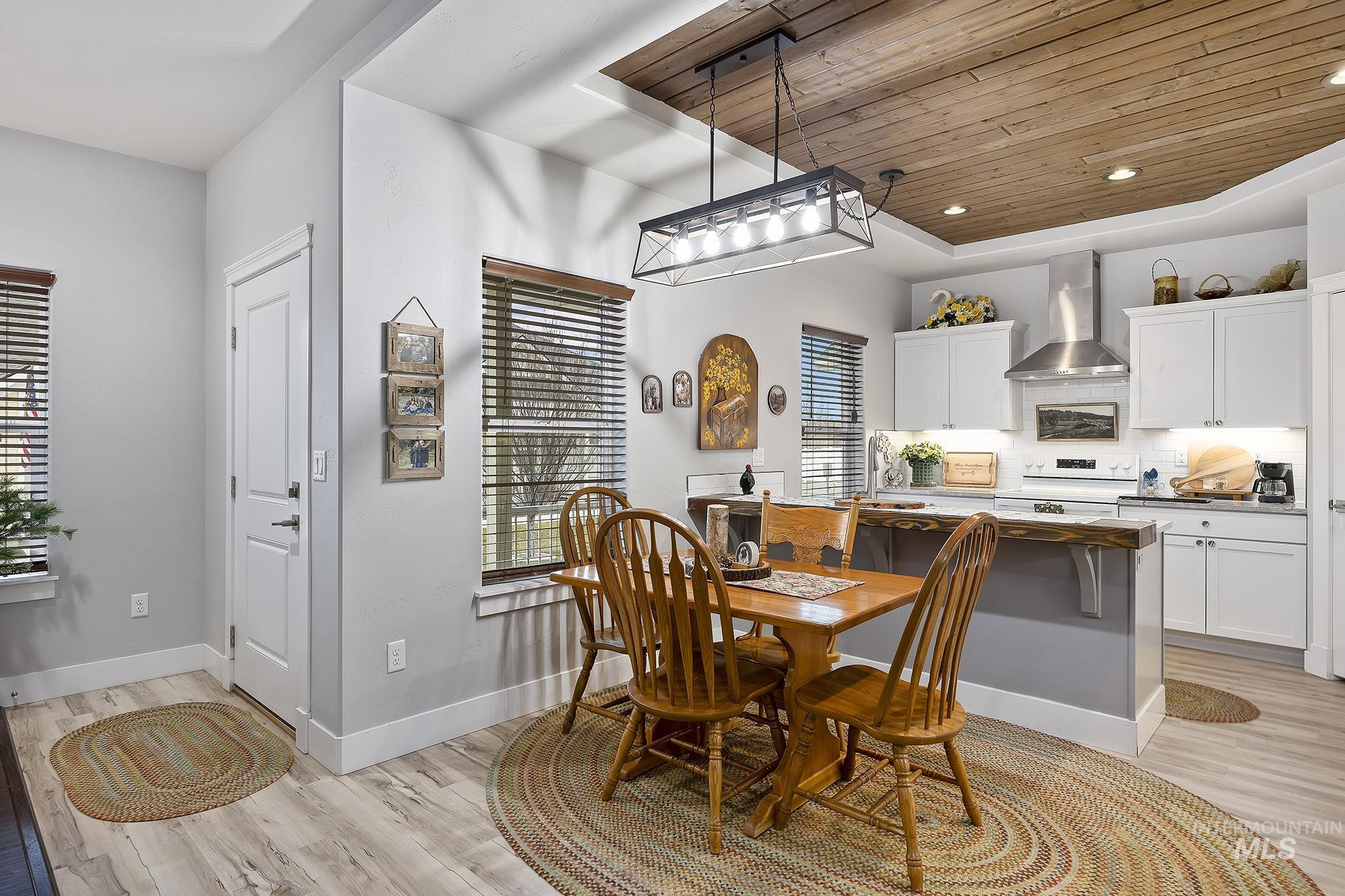 1062 Cottage Rd, Twin Falls, Idaho 83301, 2 Bedrooms, 2 Bathrooms, Residential For Sale, Price $369,900,MLS 98972887