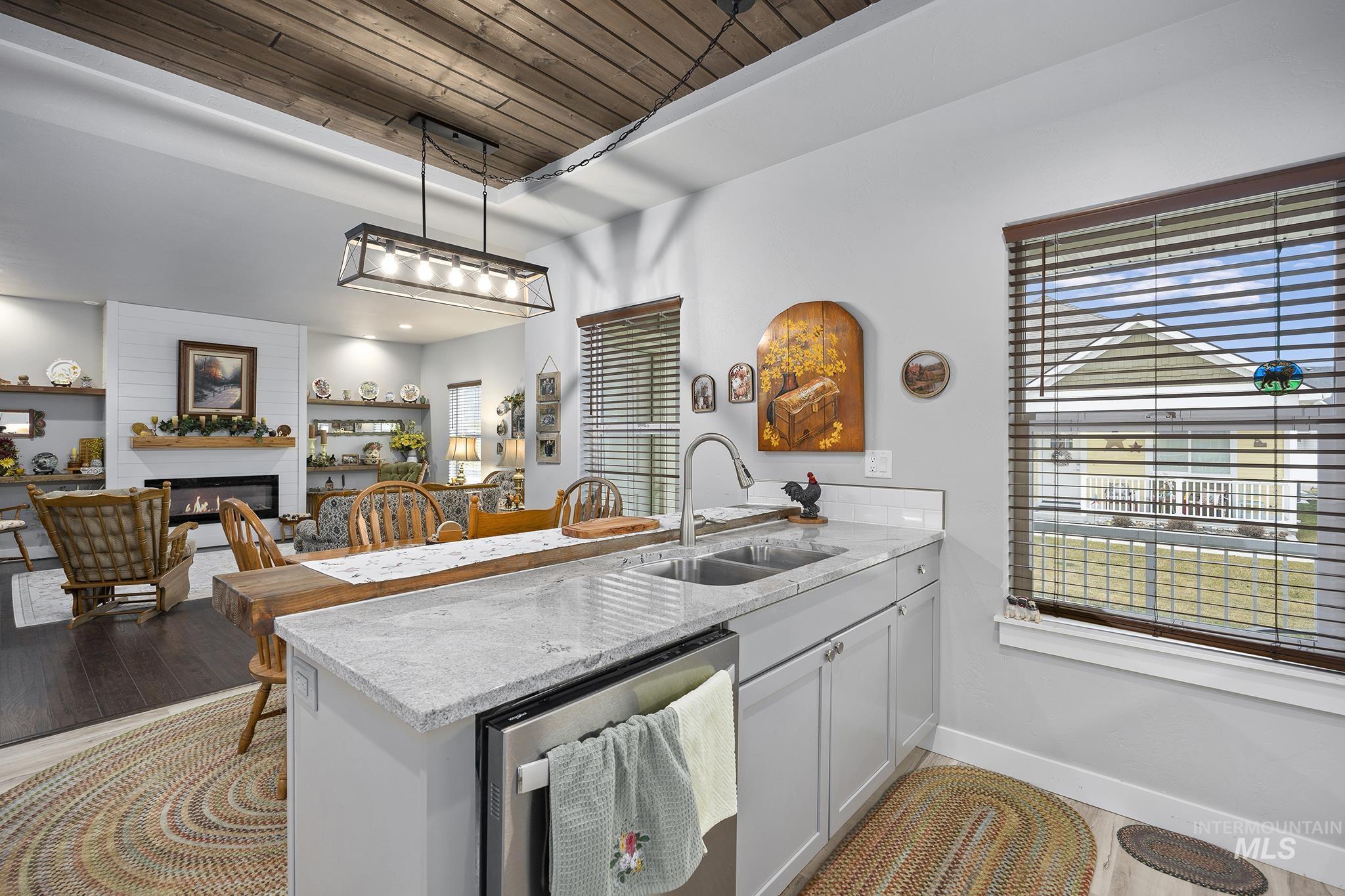 1062 Cottage Rd, Twin Falls, Idaho 83301, 2 Bedrooms, 2 Bathrooms, Residential For Sale, Price $369,900,MLS 98972887