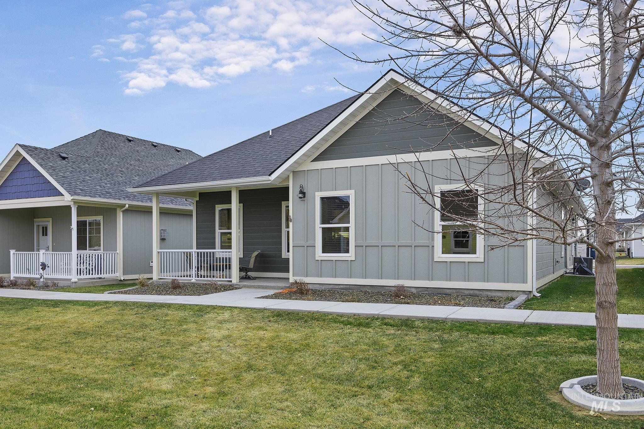 1062 Cottage Rd, Twin Falls, Idaho 83301, 2 Bedrooms, 2 Bathrooms, Residential For Sale, Price $369,900,MLS 98972887