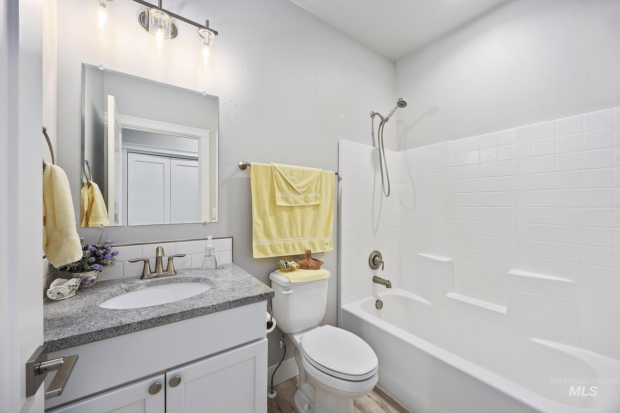 1062 Cottage Rd, Twin Falls, Idaho 83301, 2 Bedrooms, 2 Bathrooms, Residential For Sale, Price $369,900,MLS 98972887