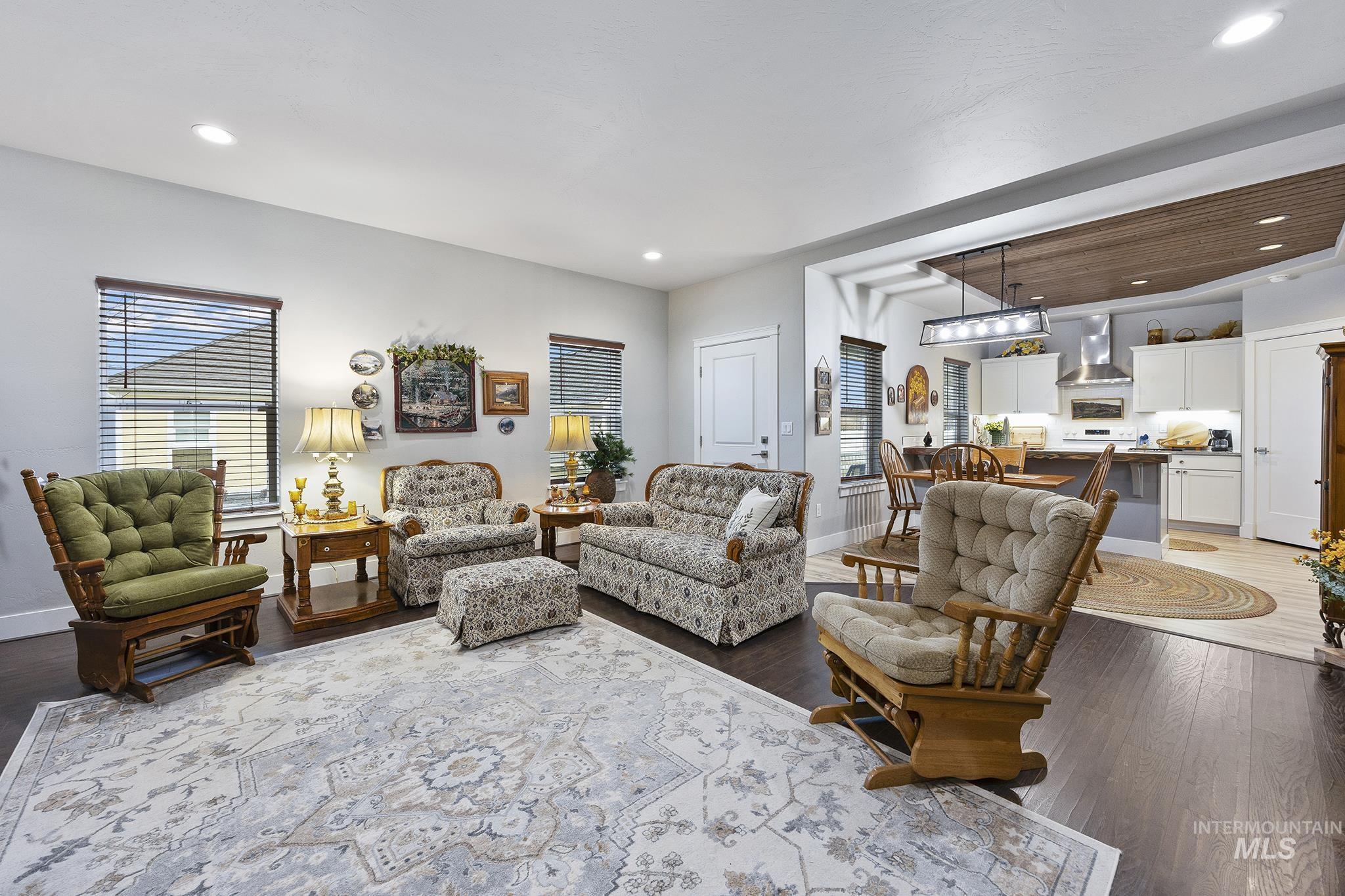 1062 Cottage Rd, Twin Falls, Idaho 83301, 2 Bedrooms, 2 Bathrooms, Residential For Sale, Price $369,900,MLS 98972887