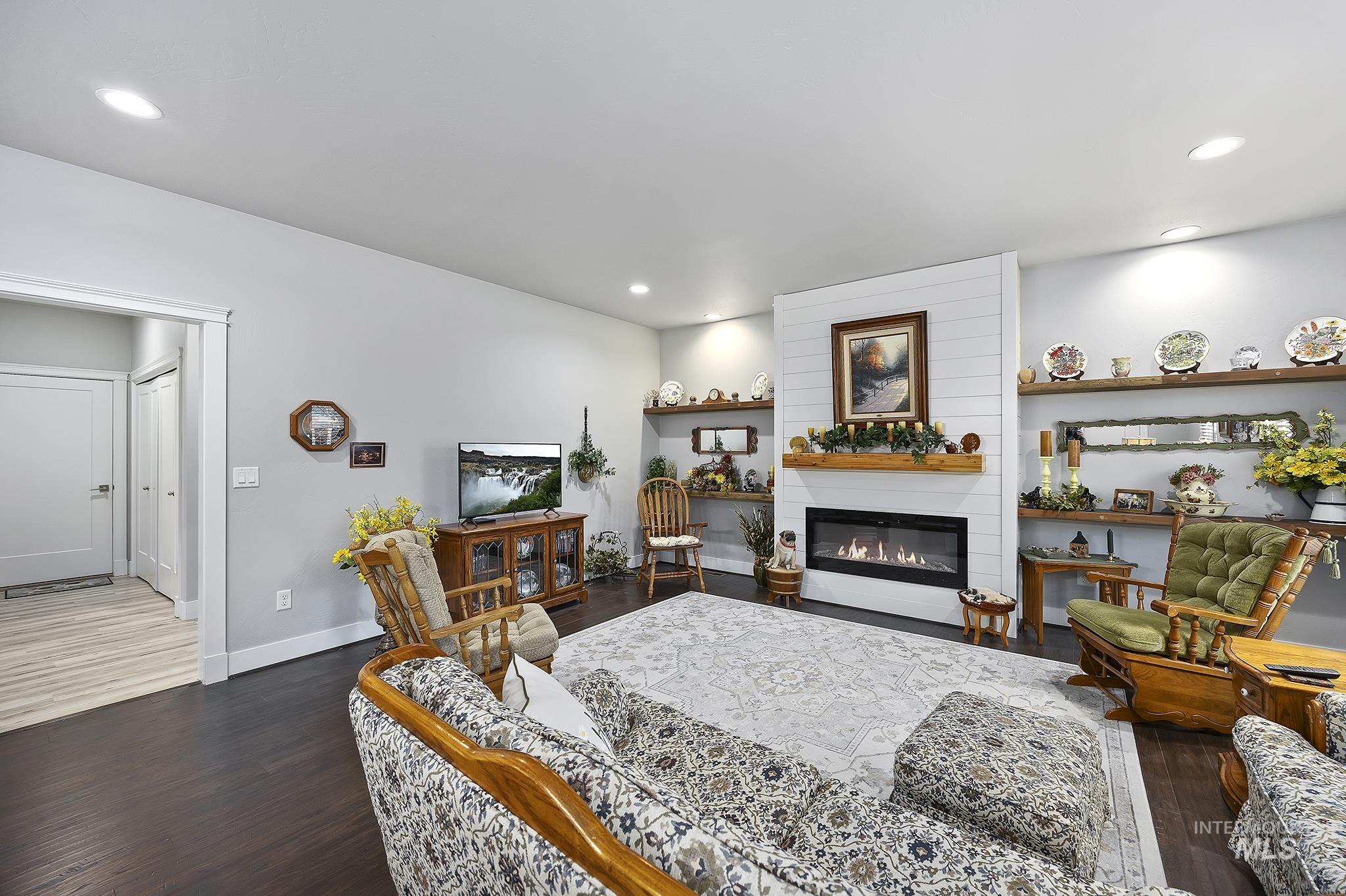 1062 Cottage Rd, Twin Falls, Idaho 83301, 2 Bedrooms, 2 Bathrooms, Residential For Sale, Price $369,900,MLS 98972887