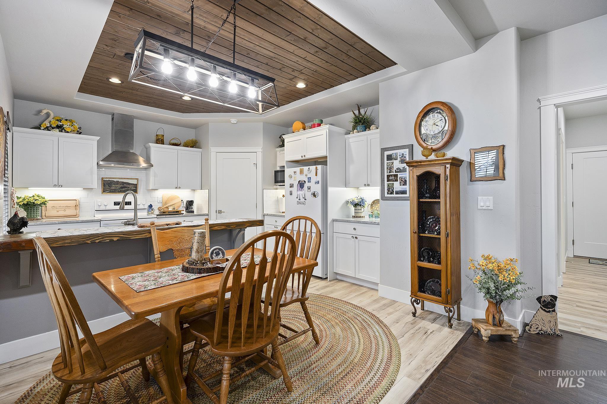 1062 Cottage Rd, Twin Falls, Idaho 83301, 2 Bedrooms, 2 Bathrooms, Residential For Sale, Price $369,900,MLS 98972887