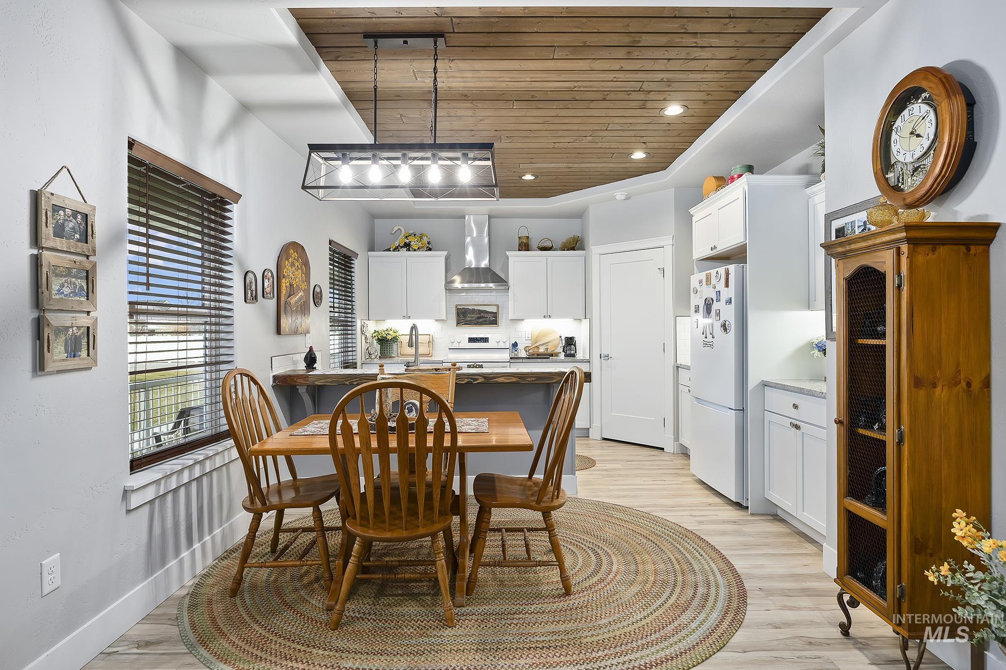 1062 Cottage Rd, Twin Falls, Idaho 83301, 2 Bedrooms, 2 Bathrooms, Residential For Sale, Price $369,900,MLS 98972887