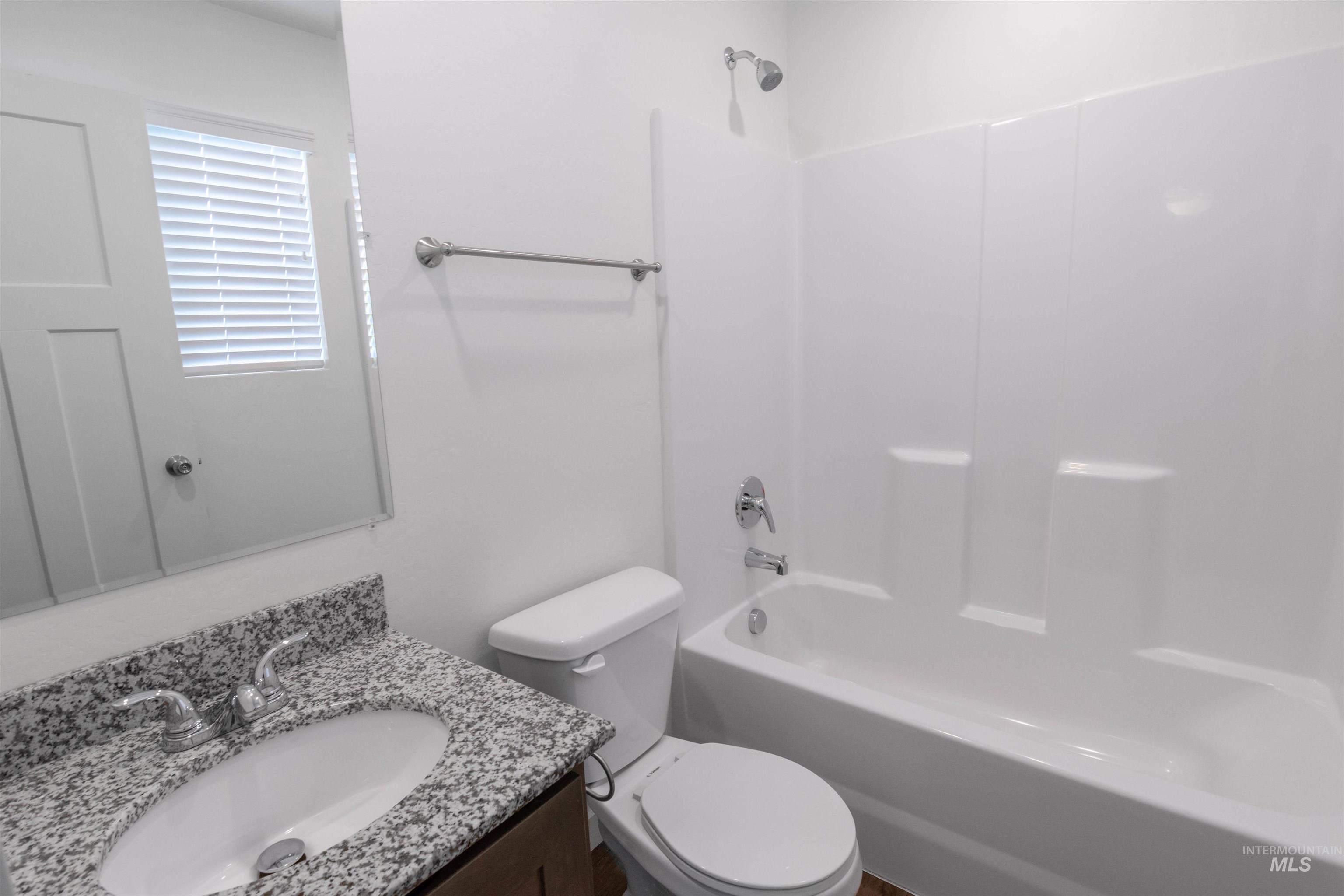 5664 E Surfers Point Lane, Nampa, Idaho 83687, 3 Bedrooms, 2 Bathrooms, Residential Income For Sale, Price $1,050,000,MLS 98972890