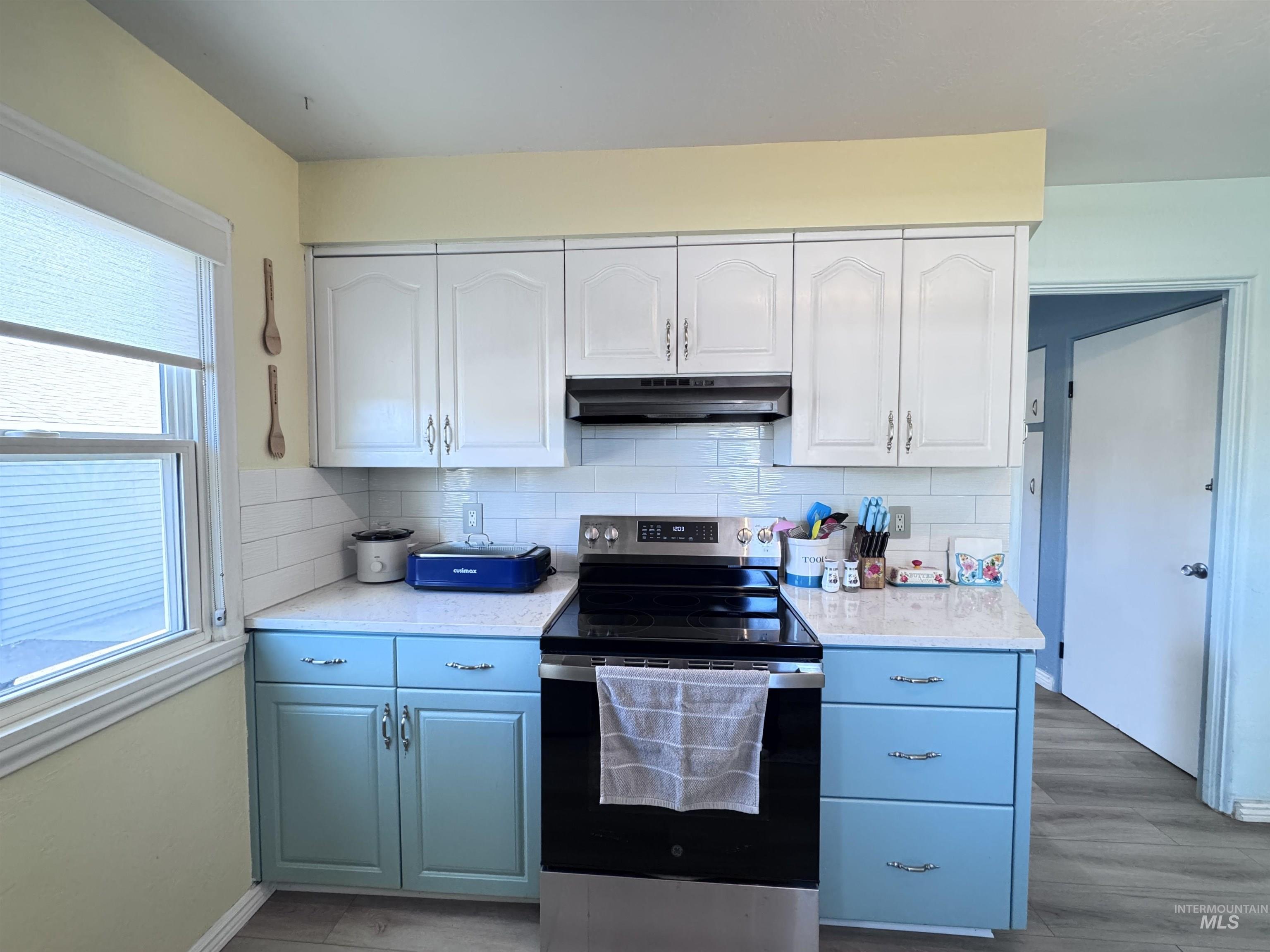 311 Falls Avenue West, Twin Falls, Idaho 83301, 4 Bedrooms, 2 Bathrooms, Residential For Sale, Price $364,900,MLS 98972893