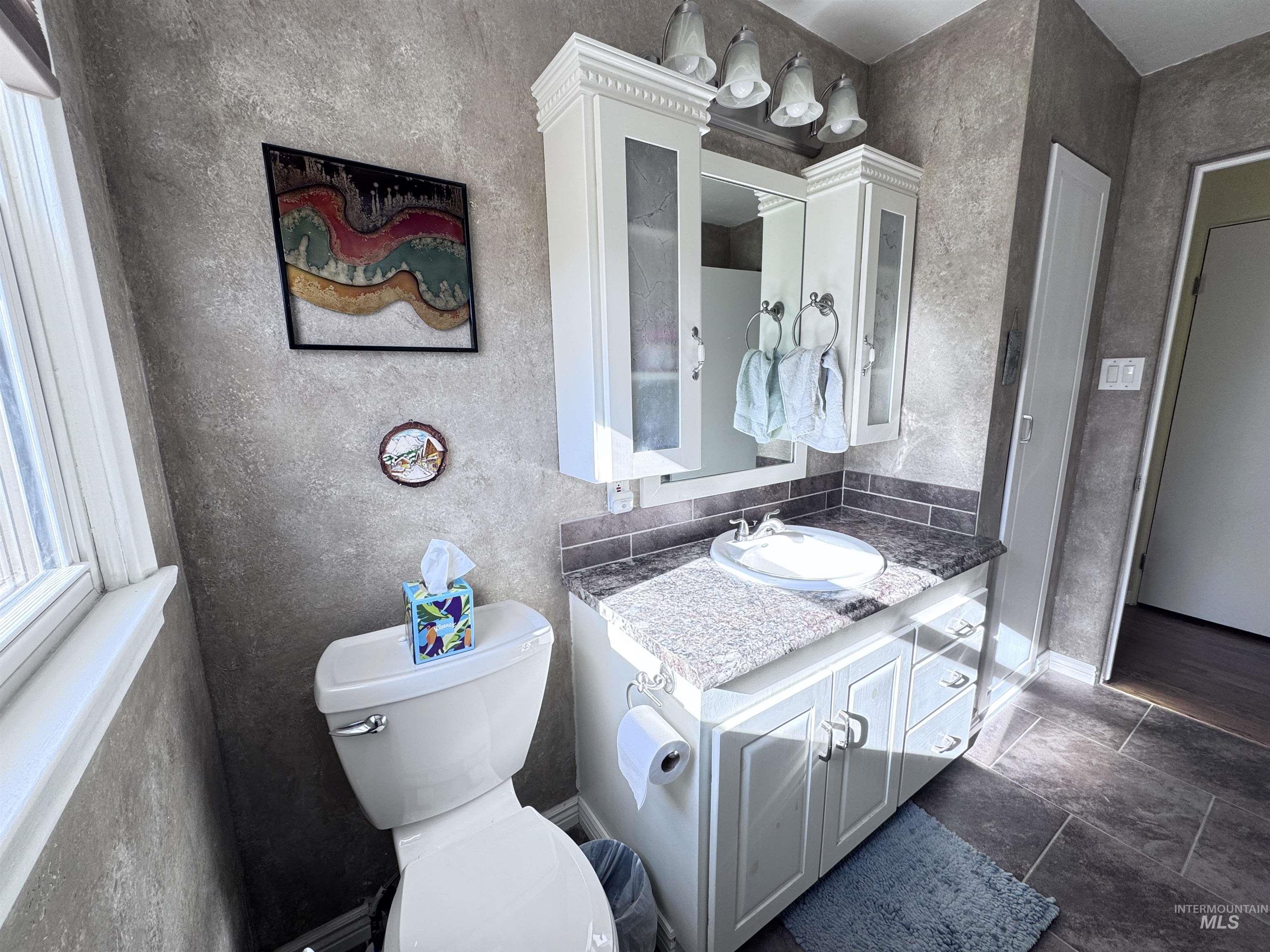 311 Falls Avenue West, Twin Falls, Idaho 83301, 4 Bedrooms, 2 Bathrooms, Residential For Sale, Price $364,900,MLS 98972893