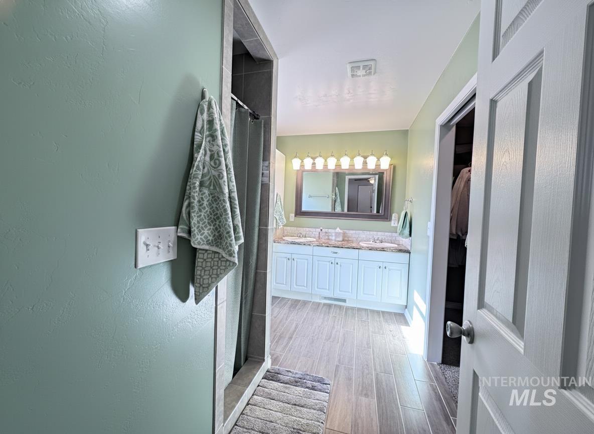 311 Falls Avenue West, Twin Falls, Idaho 83301, 4 Bedrooms, 2 Bathrooms, Residential For Sale, Price $364,900,MLS 98972893