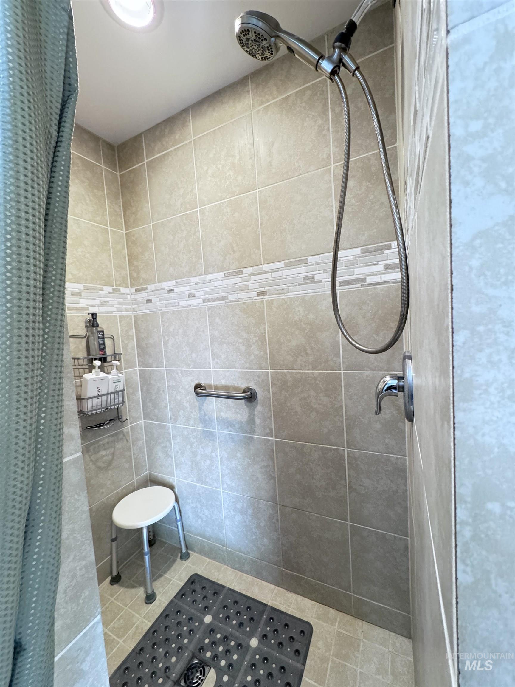 311 Falls Avenue West, Twin Falls, Idaho 83301, 4 Bedrooms, 2 Bathrooms, Residential For Sale, Price $364,900,MLS 98972893