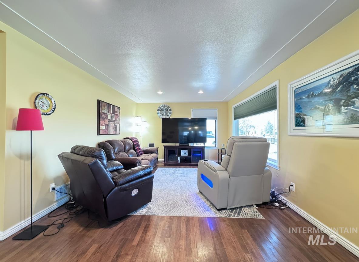 311 Falls Avenue West, Twin Falls, Idaho 83301, 4 Bedrooms, 2 Bathrooms, Residential For Sale, Price $364,900,MLS 98972893