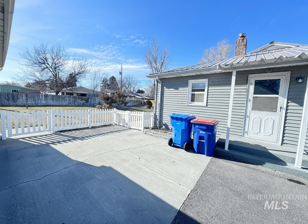 311 Falls Avenue West, Twin Falls, Idaho 83301, 4 Bedrooms, 2 Bathrooms, Residential For Sale, Price $364,900,MLS 98972893