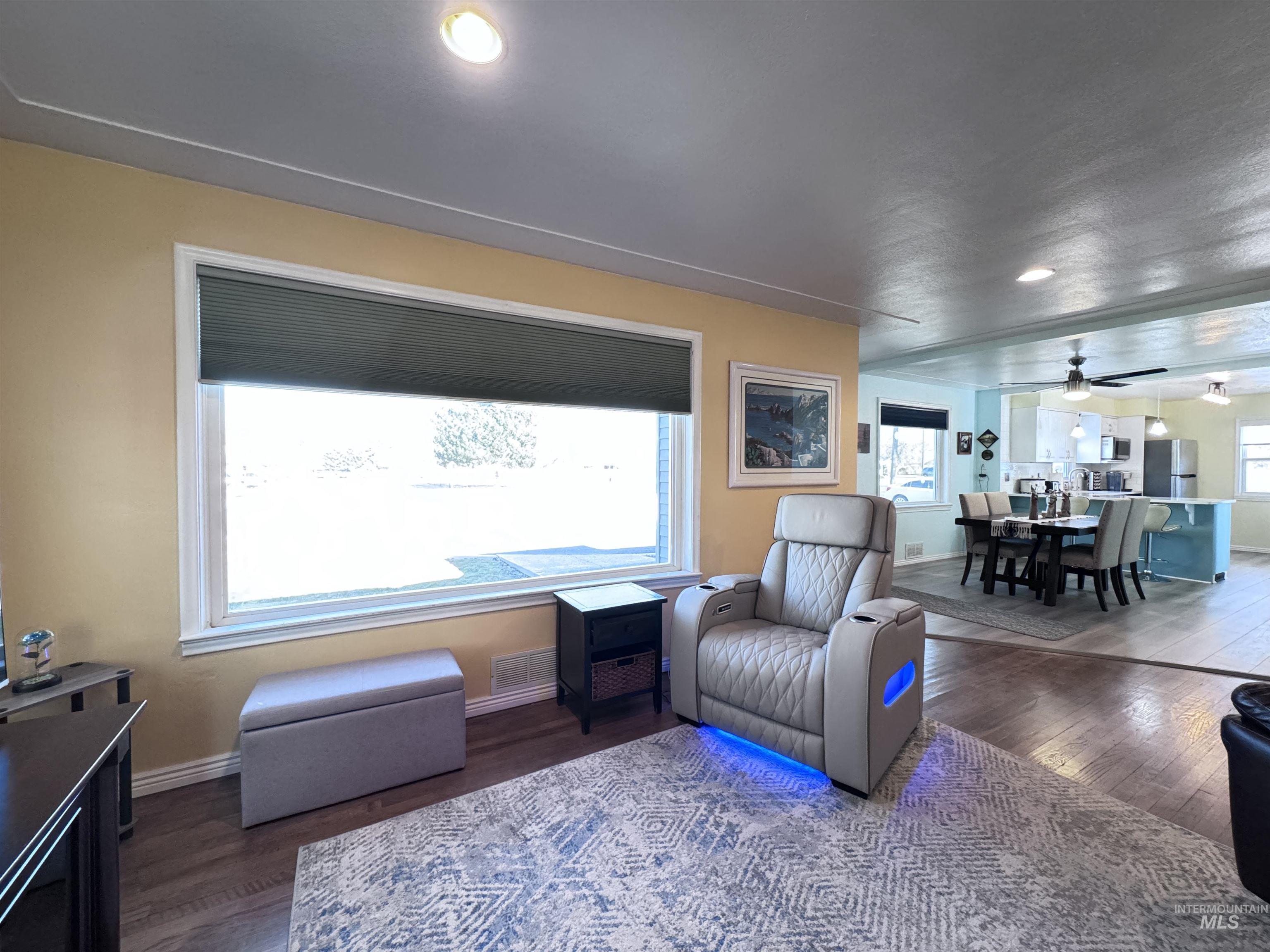 311 Falls Avenue West, Twin Falls, Idaho 83301, 4 Bedrooms, 2 Bathrooms, Residential For Sale, Price $364,900,MLS 98972893