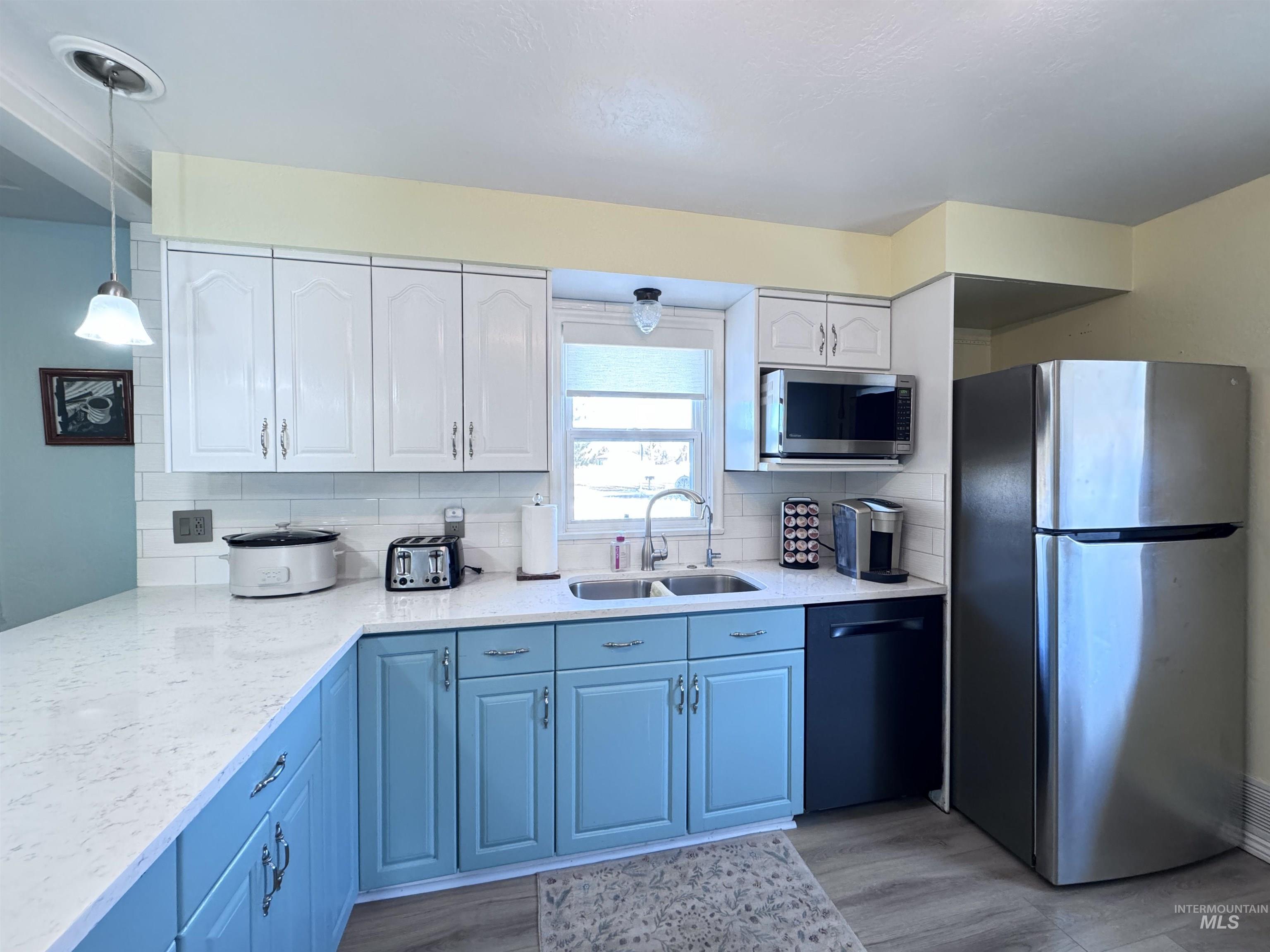 311 Falls Avenue West, Twin Falls, Idaho 83301, 4 Bedrooms, 2 Bathrooms, Residential For Sale, Price $364,900,MLS 98972893