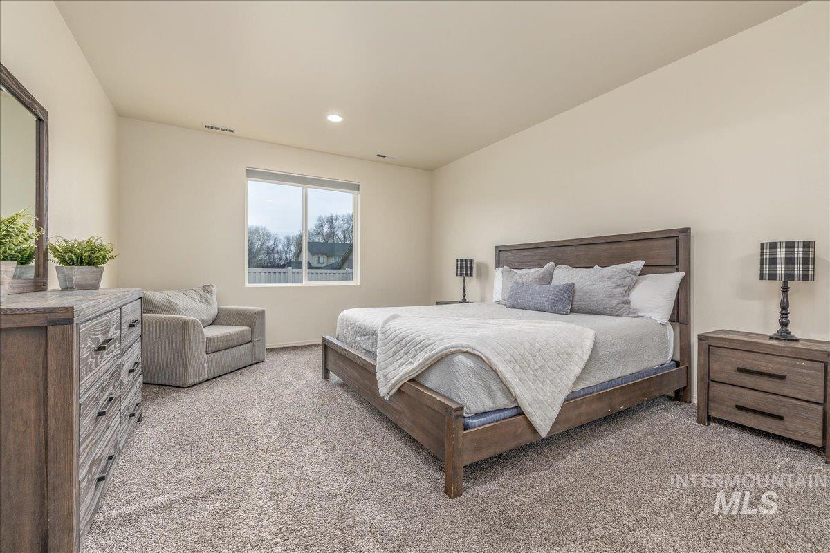 2213 E Elm Grove Dr, Nampa, Idaho 83686, 4 Bedrooms, 2 Bathrooms, Residential For Sale, Price $449,900,MLS 98972897