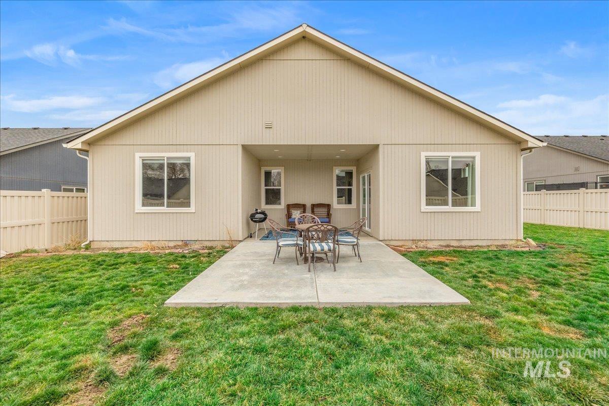 2213 E Elm Grove Dr, Nampa, Idaho 83686, 4 Bedrooms, 2 Bathrooms, Residential For Sale, Price $449,900,MLS 98972897