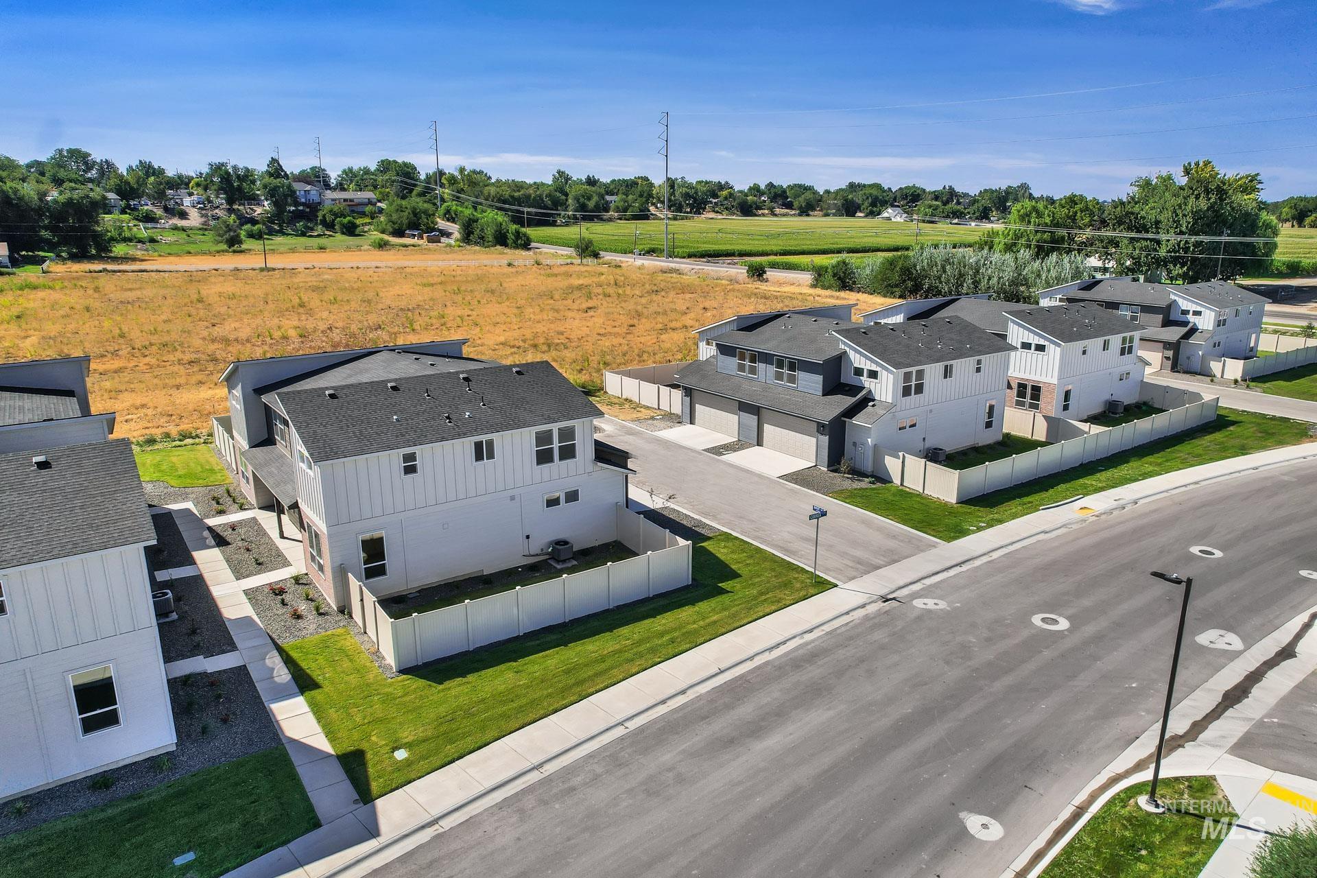 2910 Nieve Lane, Caldwell, Idaho 83605, 3 Bedrooms, 2.5 Bathrooms, Residential For Sale, Price $345,000,MLS 98972904