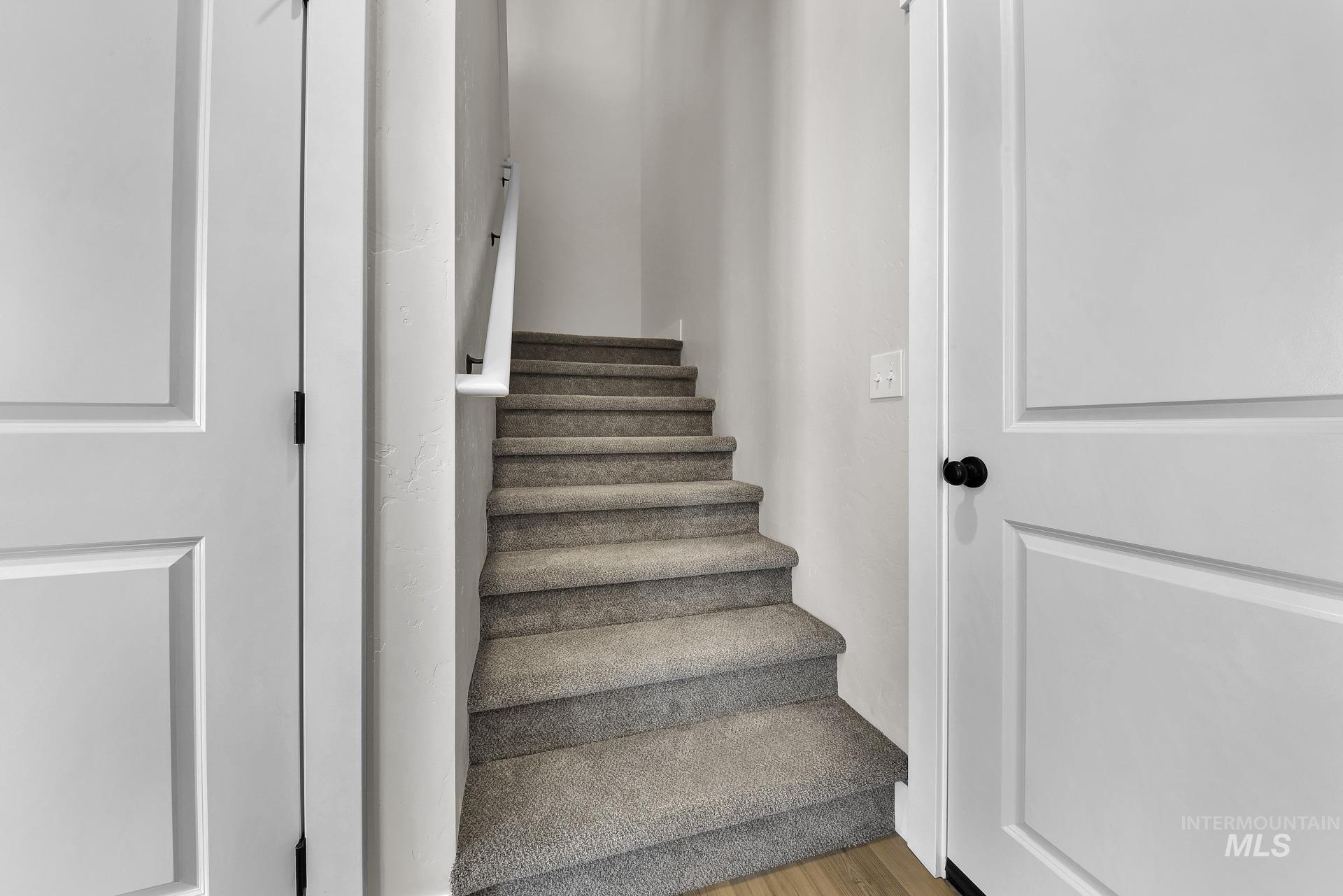 2910 Nieve Lane, Caldwell, Idaho 83605, 3 Bedrooms, 2.5 Bathrooms, Residential For Sale, Price $345,000,MLS 98972904