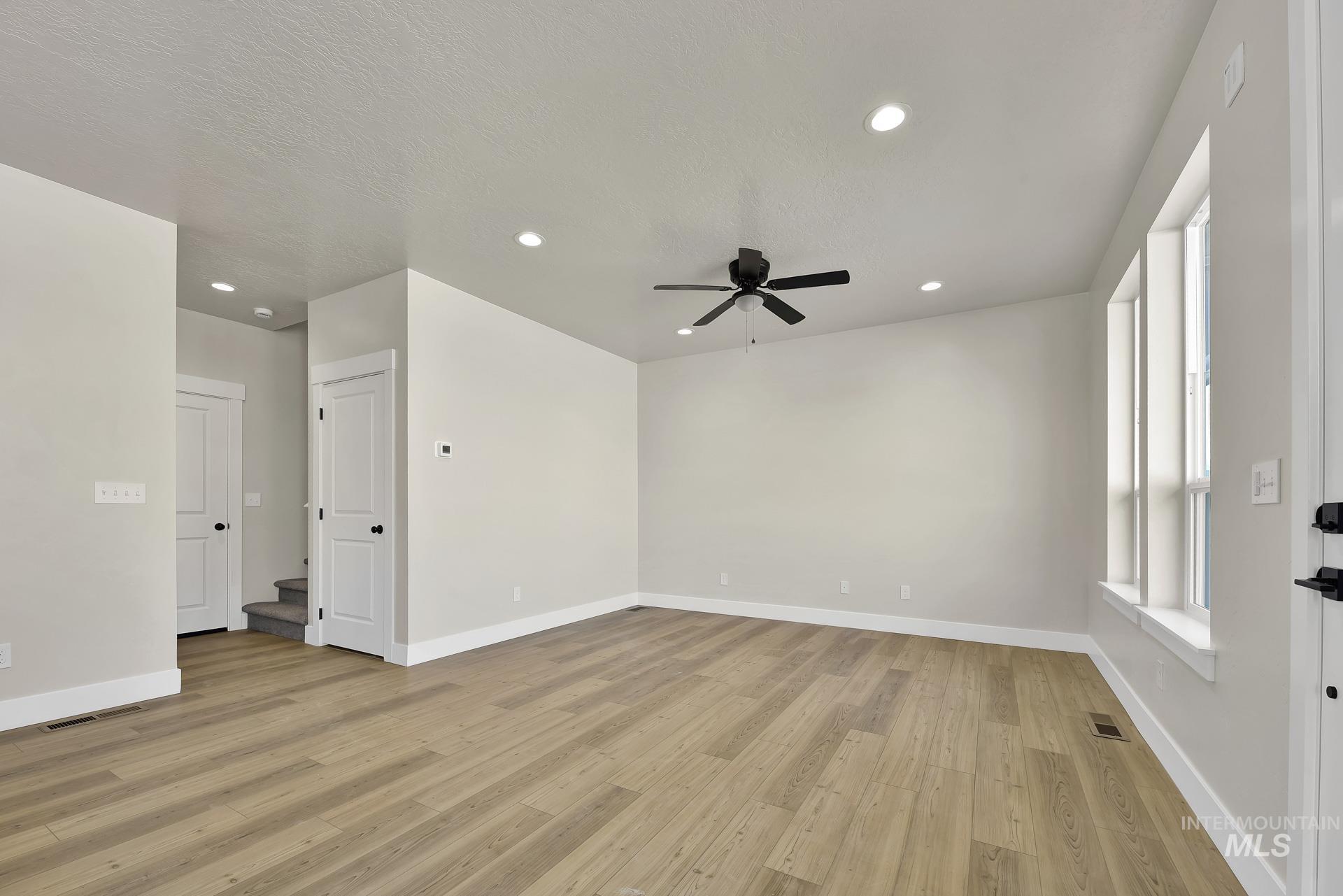 2910 Nieve Lane, Caldwell, Idaho 83605, 3 Bedrooms, 2.5 Bathrooms, Residential For Sale, Price $345,000,MLS 98972904