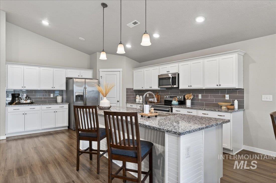 16827 N Cornwallis Way, Nampa, Idaho 83687, 3 Bedrooms, 2 Bathrooms, Residential For Sale, Price $459,000,MLS 98972905