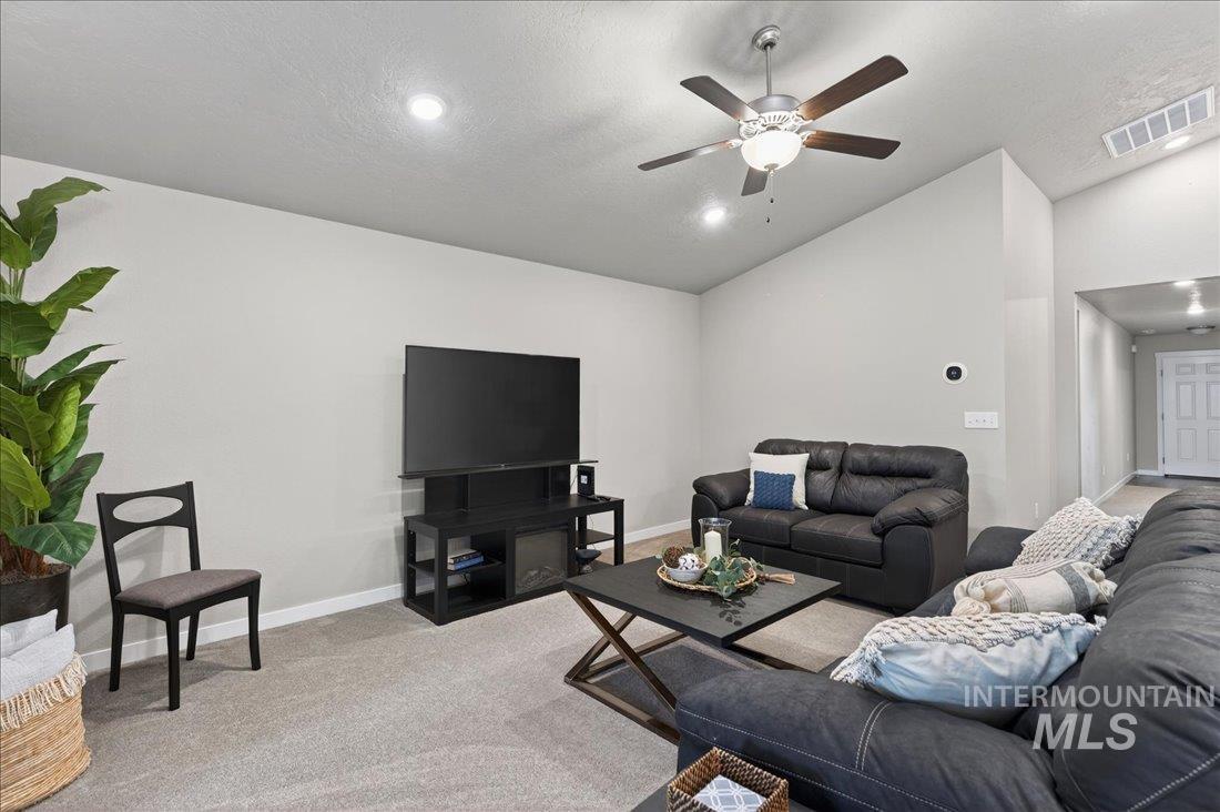 16827 N Cornwallis Way, Nampa, Idaho 83687, 3 Bedrooms, 2 Bathrooms, Residential For Sale, Price $459,000,MLS 98972905