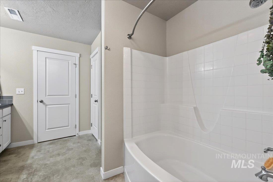 16827 N Cornwallis Way, Nampa, Idaho 83687, 3 Bedrooms, 2 Bathrooms, Residential For Sale, Price $459,000,MLS 98972905